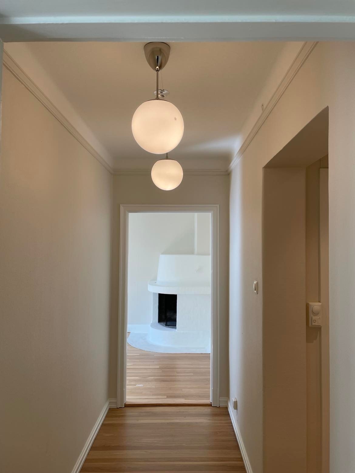 Fra gang mot stue Galleribilde