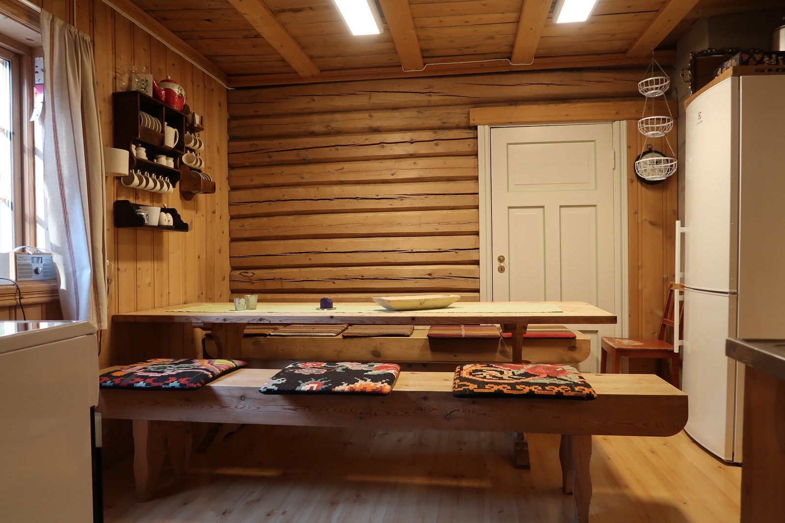 10 sitteplasser rundt langbordet. Galleribilde