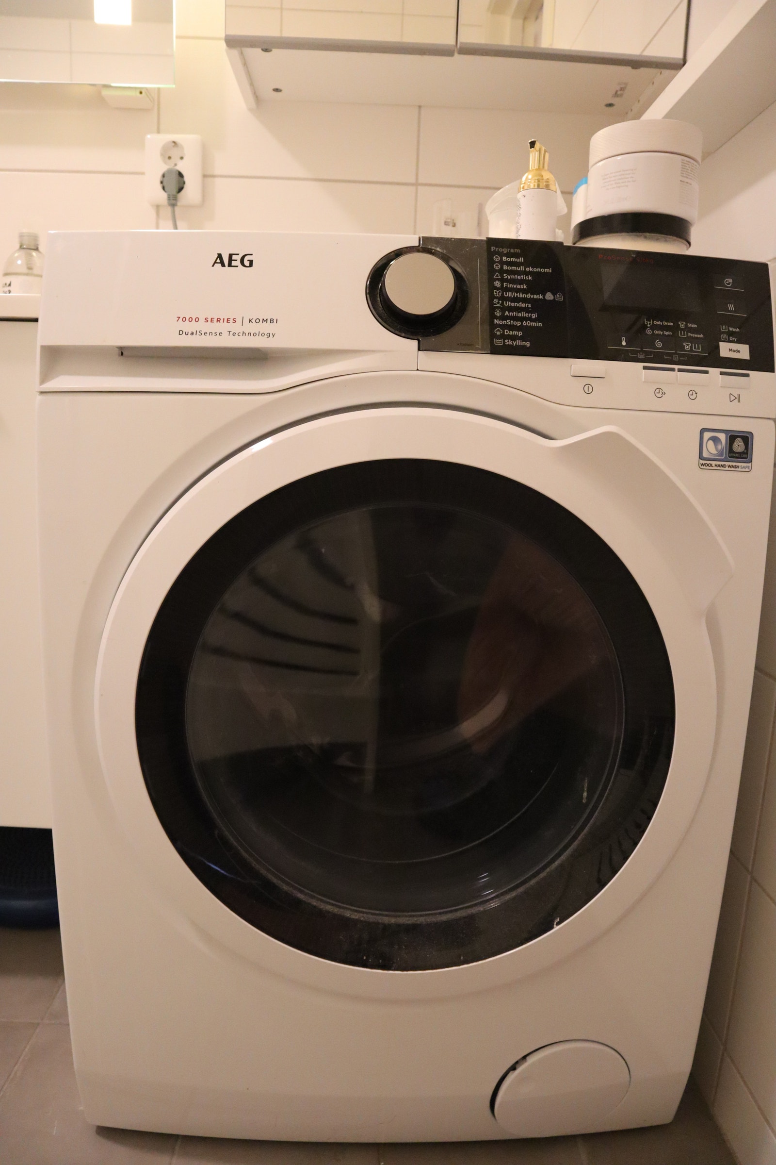 Vaskemaskin med stor kapasitet og tørkefunksjon Galleribilde