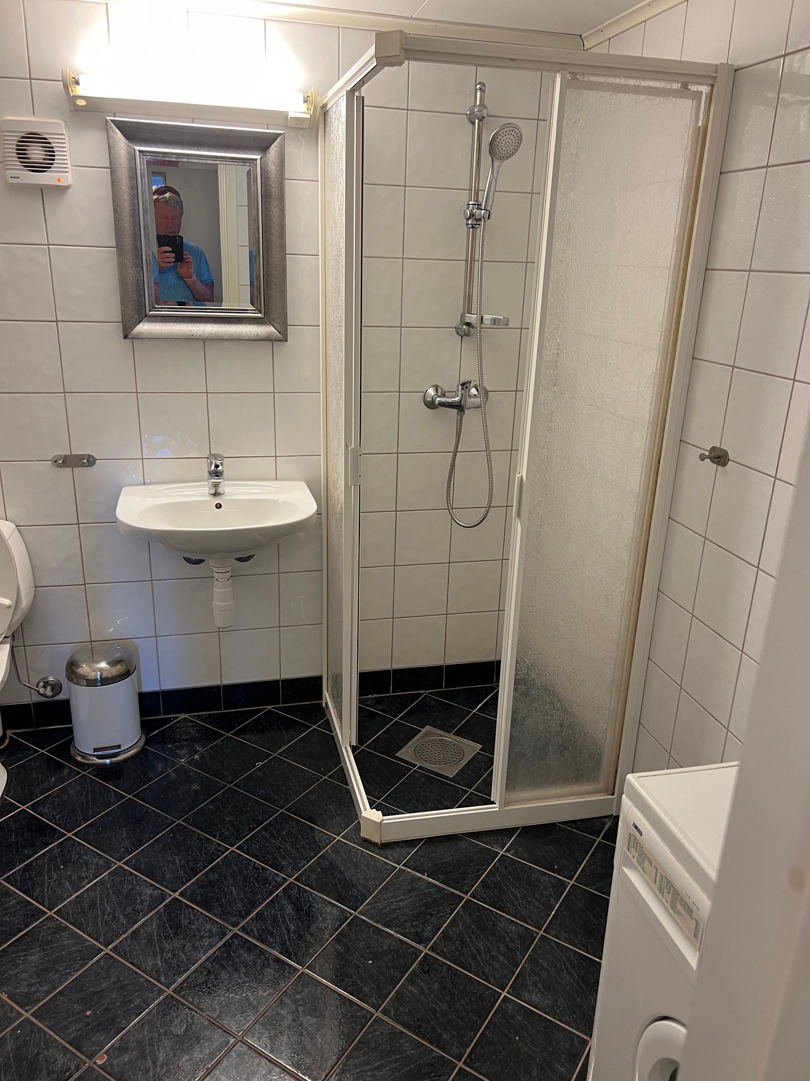 Bad med varmekabler og dusjkabinett Galleribilde
