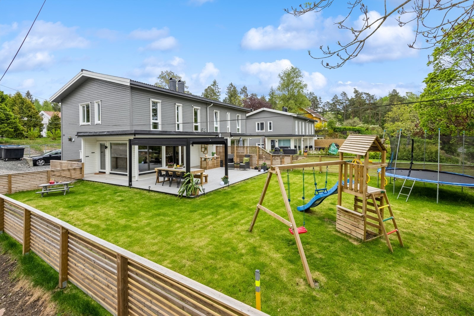 Tomten som disponeres av denne seksjonen er inngjerdet Galleribilde
