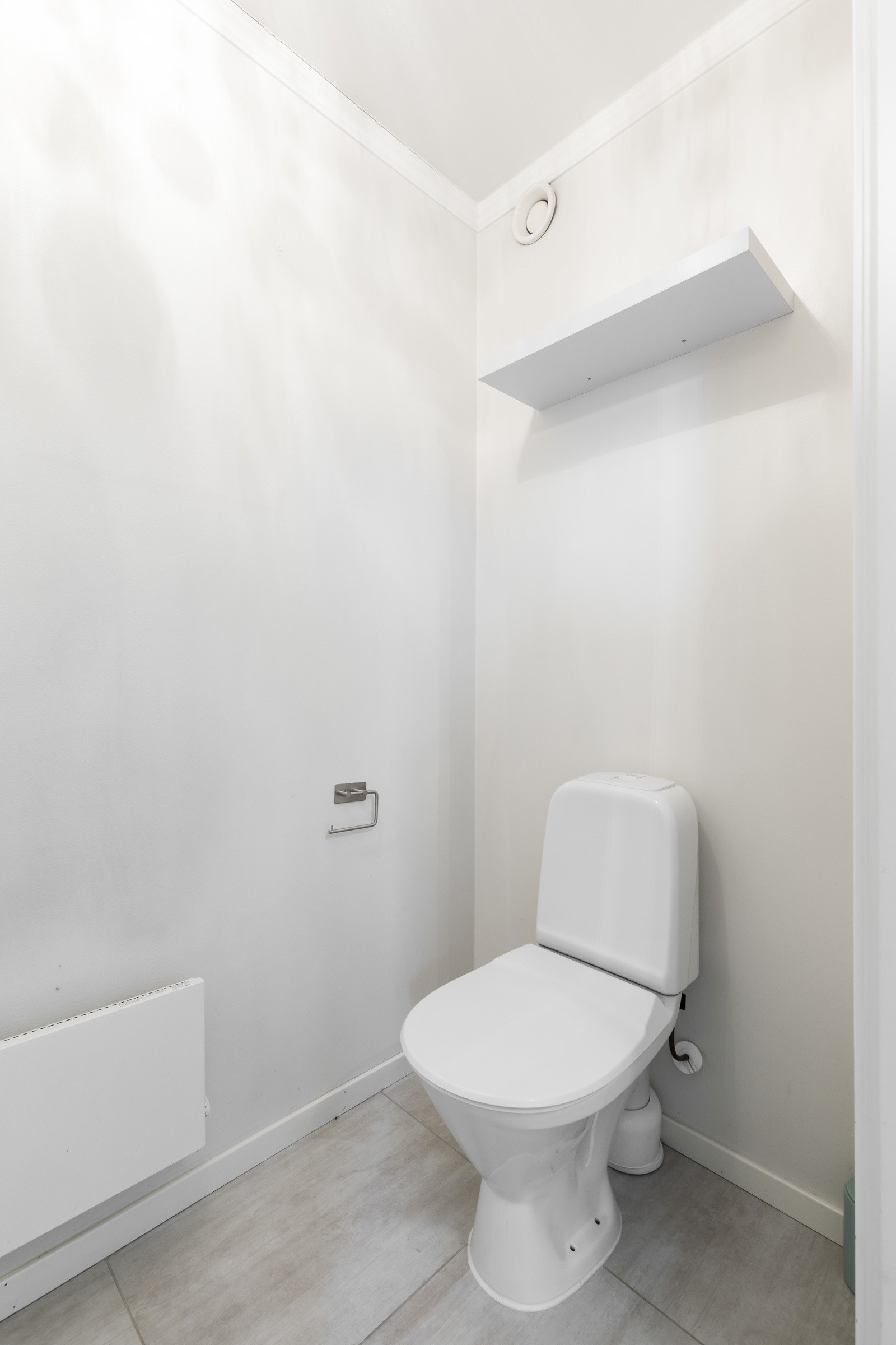 Separat toalettrom som ble pusset opp i 2015. Galleribilde