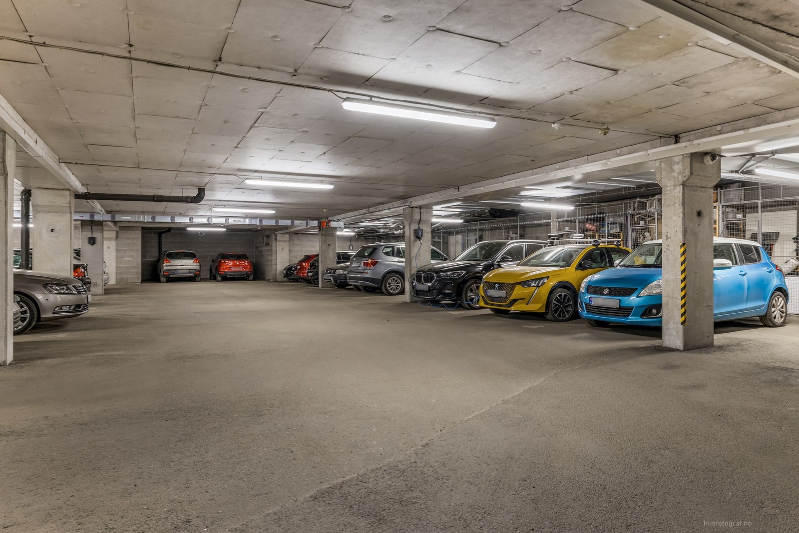 Egen garasjeplass med mulighet for å montere el-bil lader. Galleribilde