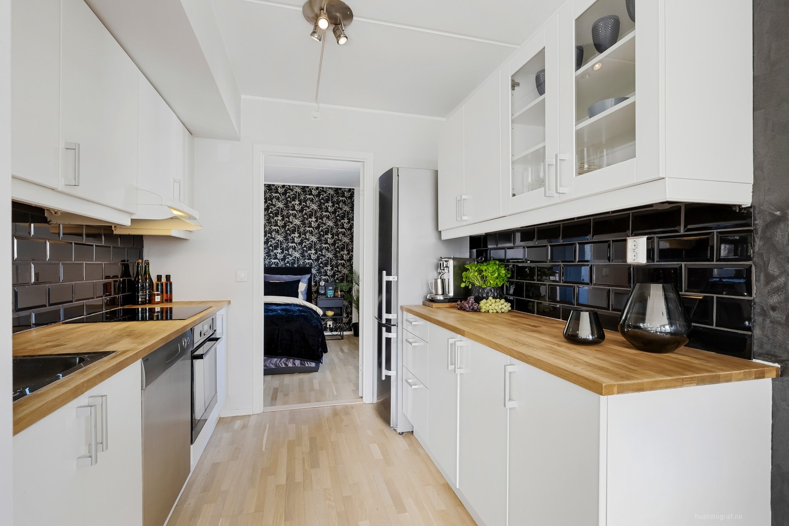 Det er oppvaskmaskin, komfyr og induksjonstopp. Galleribilde