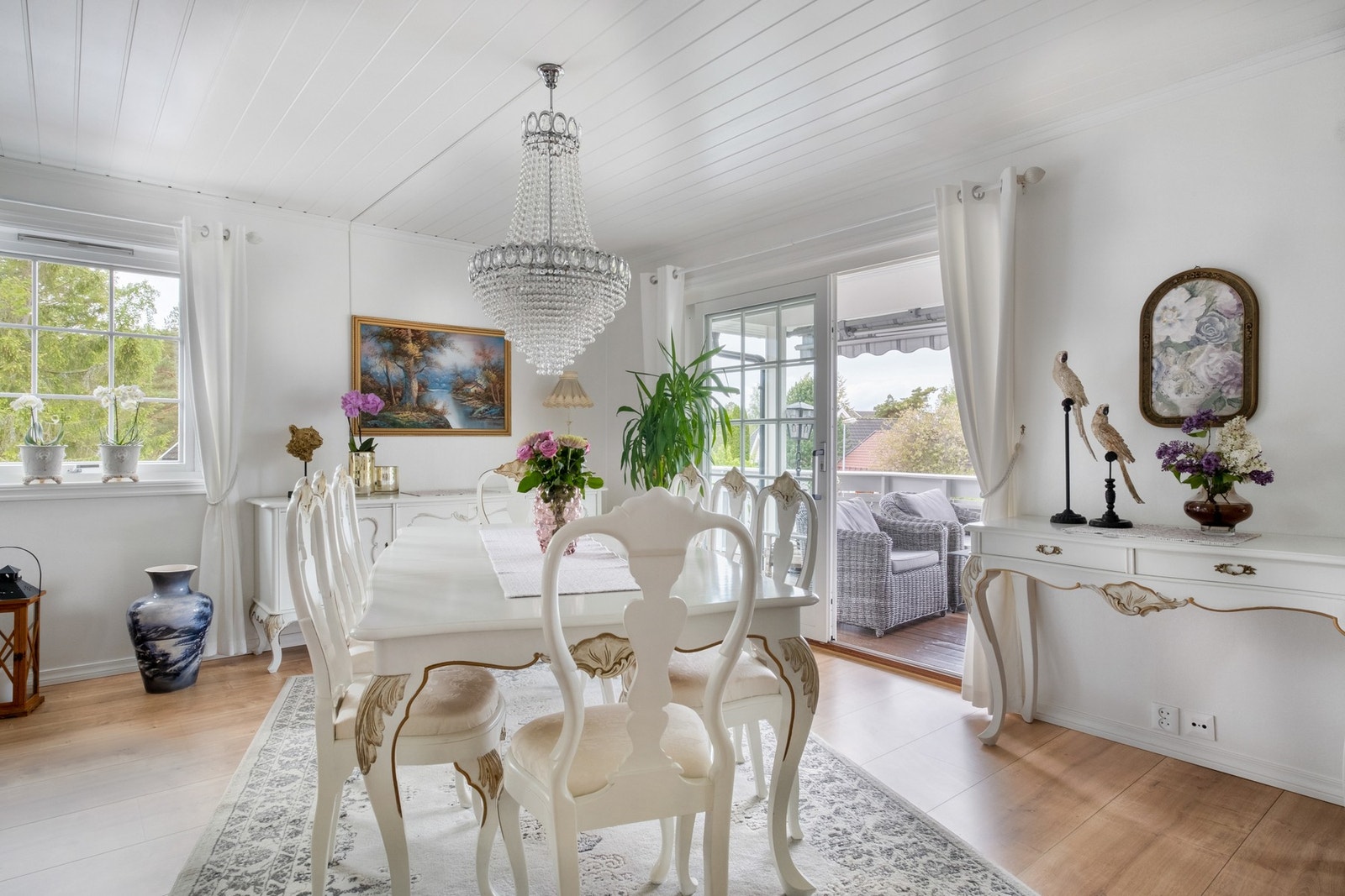 Utgang til veranda og uteområde Galleribilde