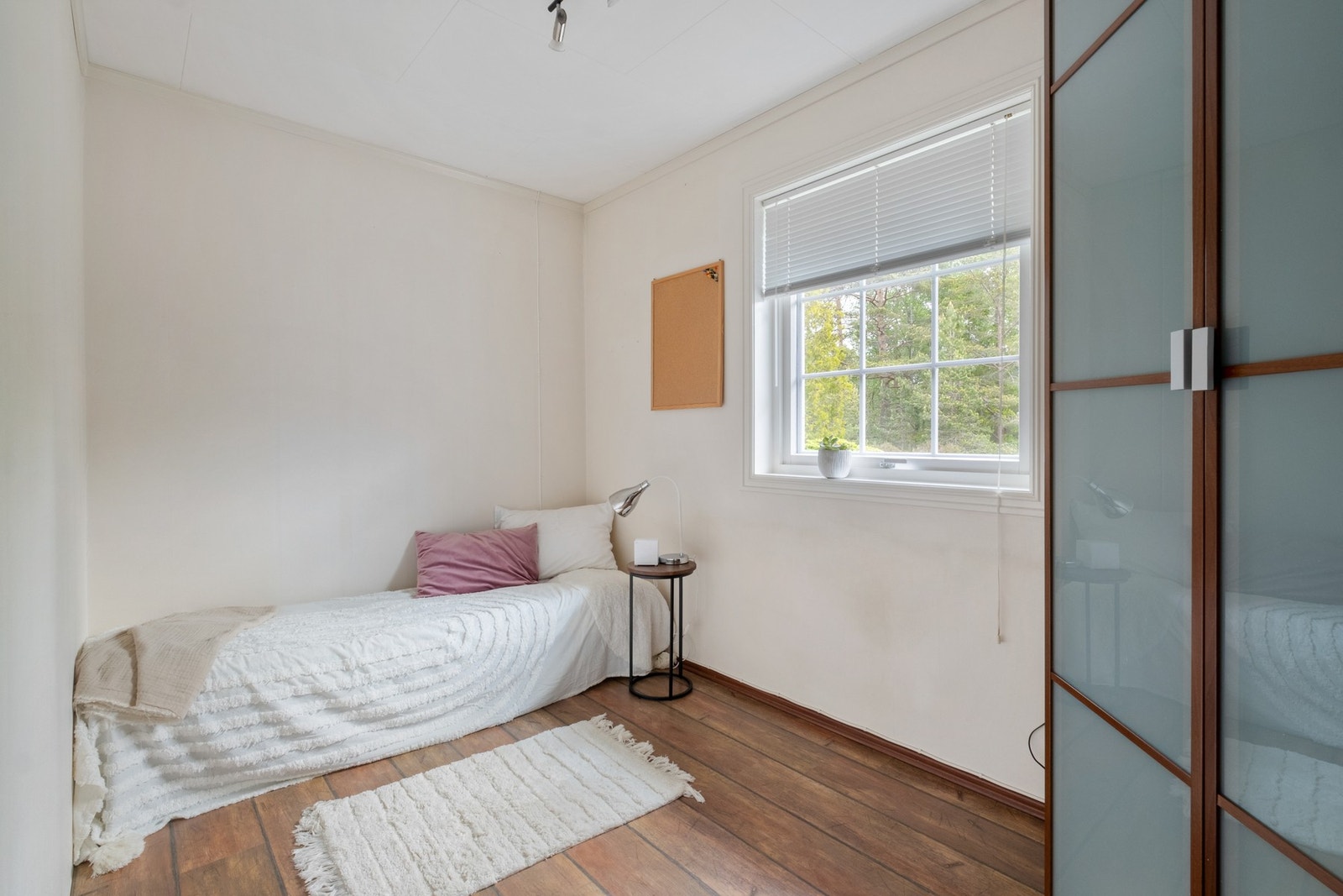 Soverom eller kontor i 1. etasje Galleribilde