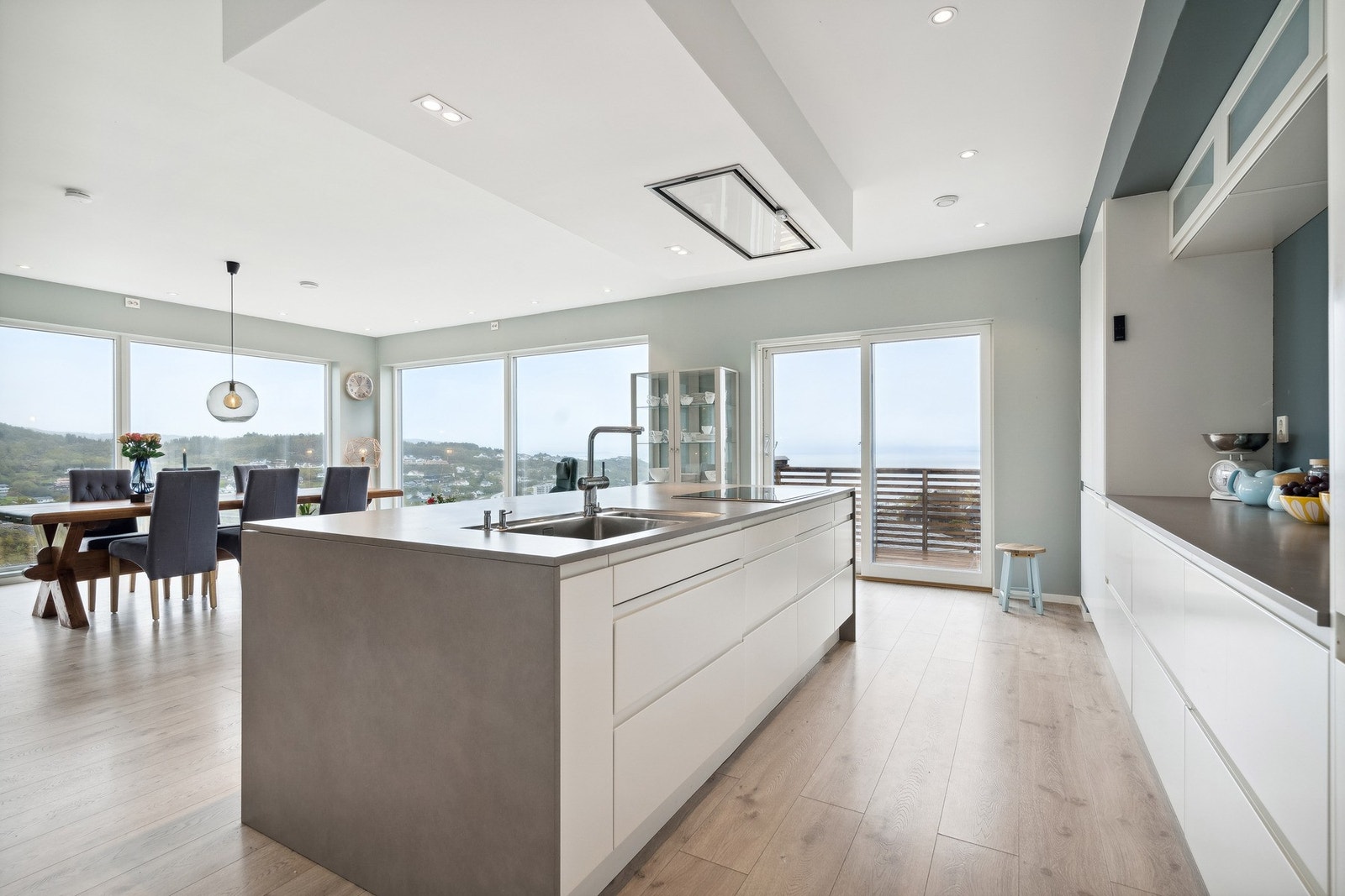 Her lager du middag i flotte omgivelser Galleribilde