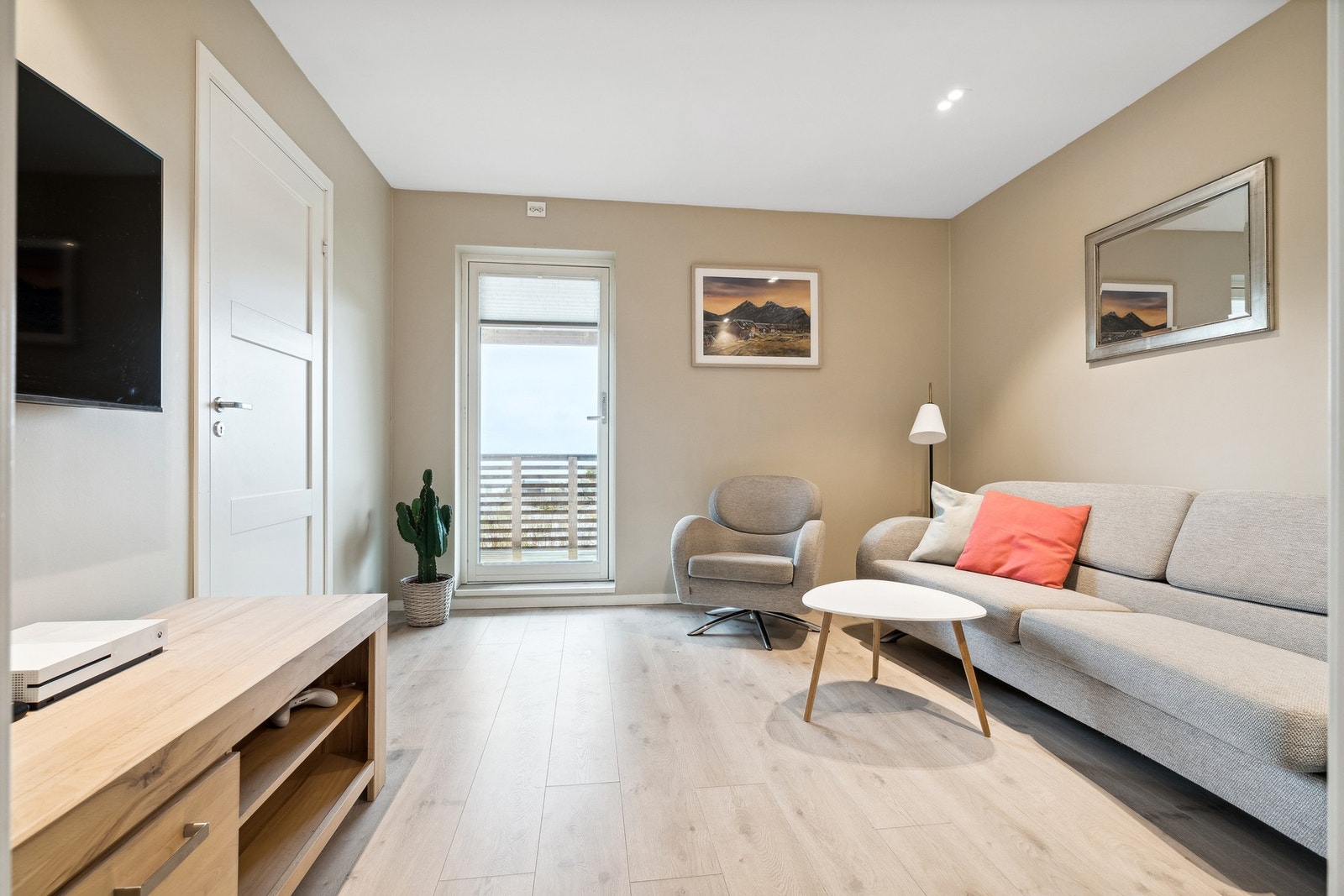 Her er det utgang til østvendt terrasse Galleribilde