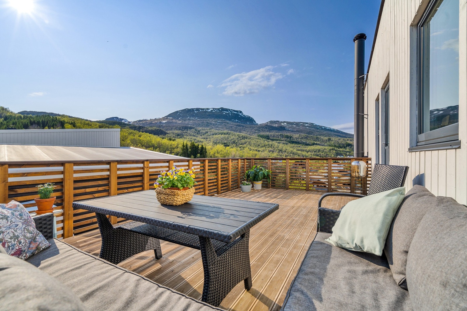 Her nyter du ettermiddags- og kveldssolen Galleribilde