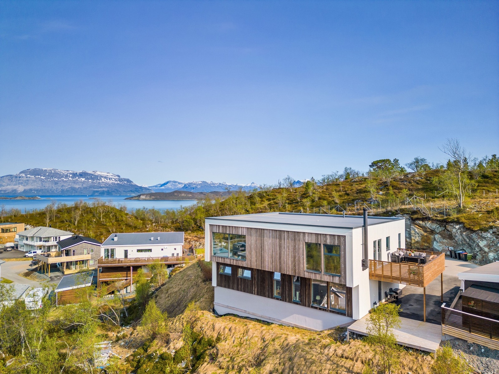 Arkitekttegnet og moderne funkisbolig med spektakulær utsikt! Galleribilde