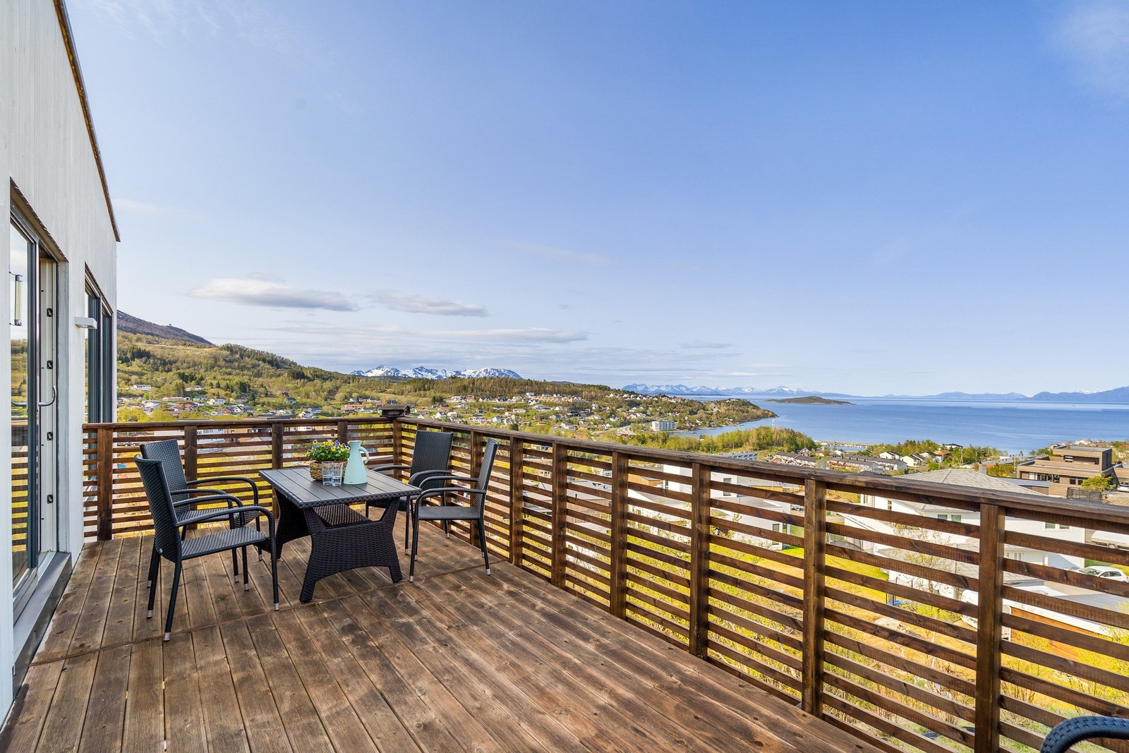 Nordvendt balkong med utgang fra kjøkkenet Galleribilde