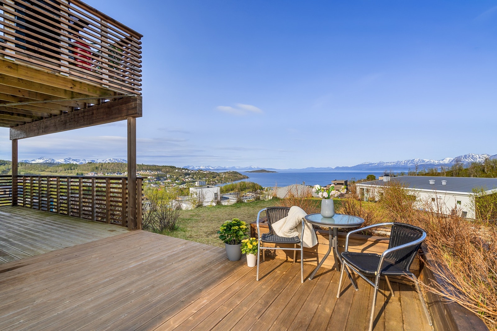 Plass for morgenkaffen, eller midnattsolkaffen? Galleribilde