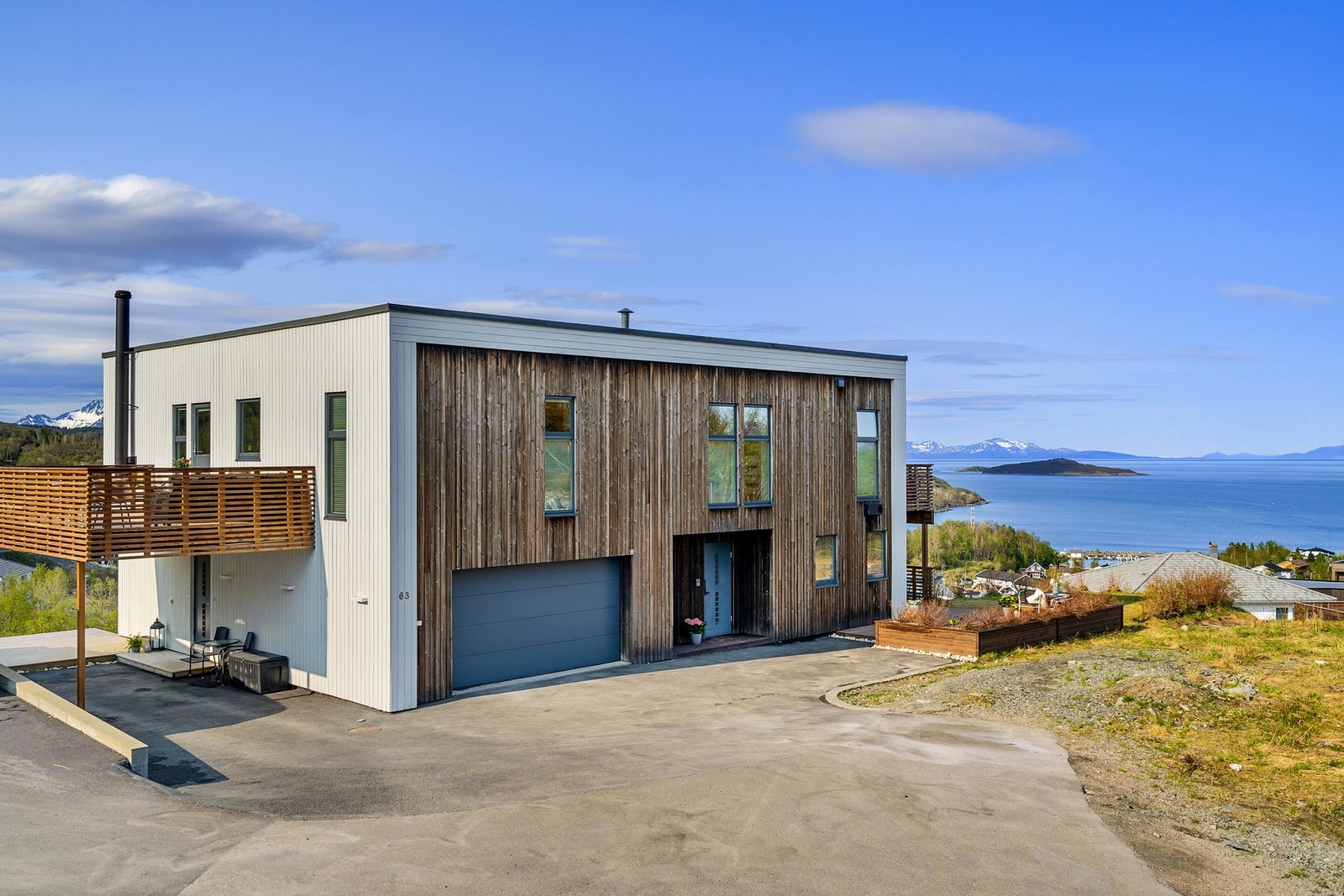 Flott opparbeidet tomt med gode parkeringsmuligheter. Galleribilde