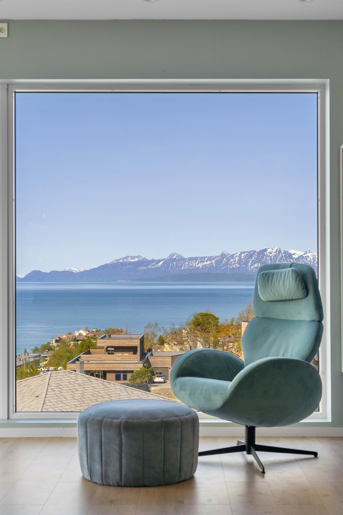 Tenk deg å nyte morgenkaffen til denne utsikten Galleribilde