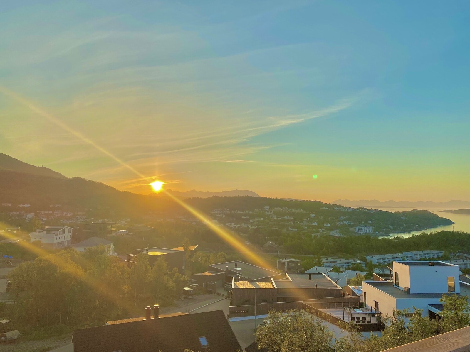 Selgers bilder - Midnattsolen får du rett inn i stua Galleribilde