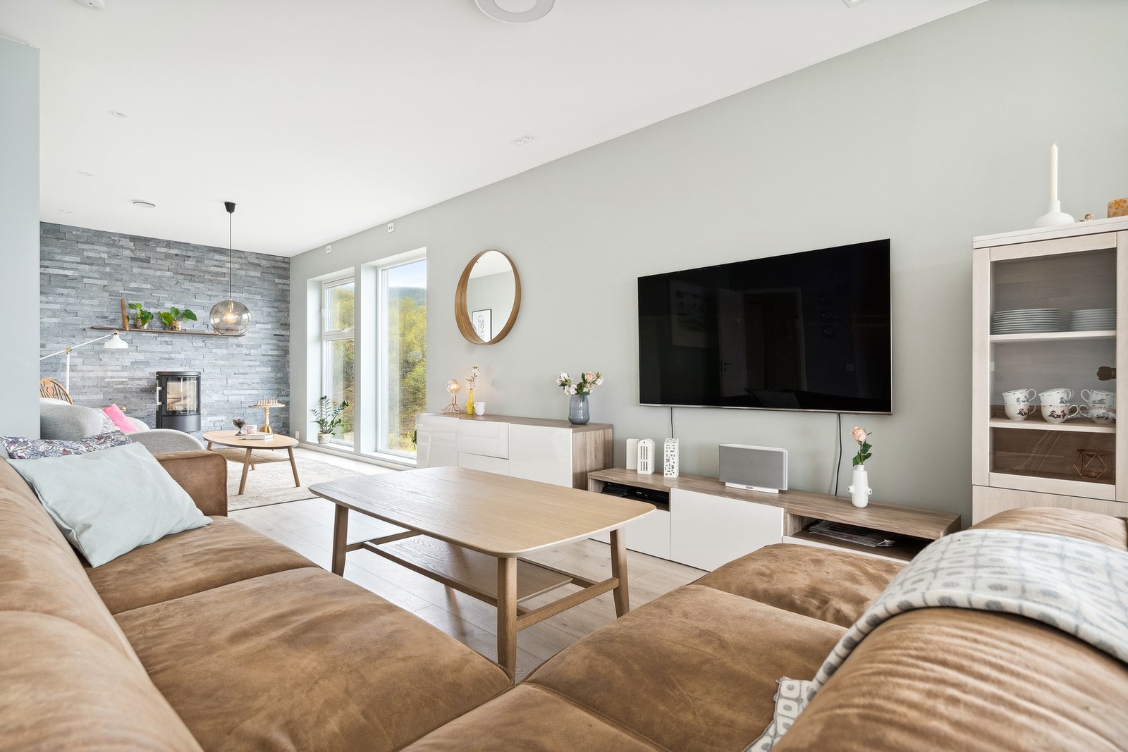 Boligen er moderne med listefrie løsninger gjennomgående Galleribilde