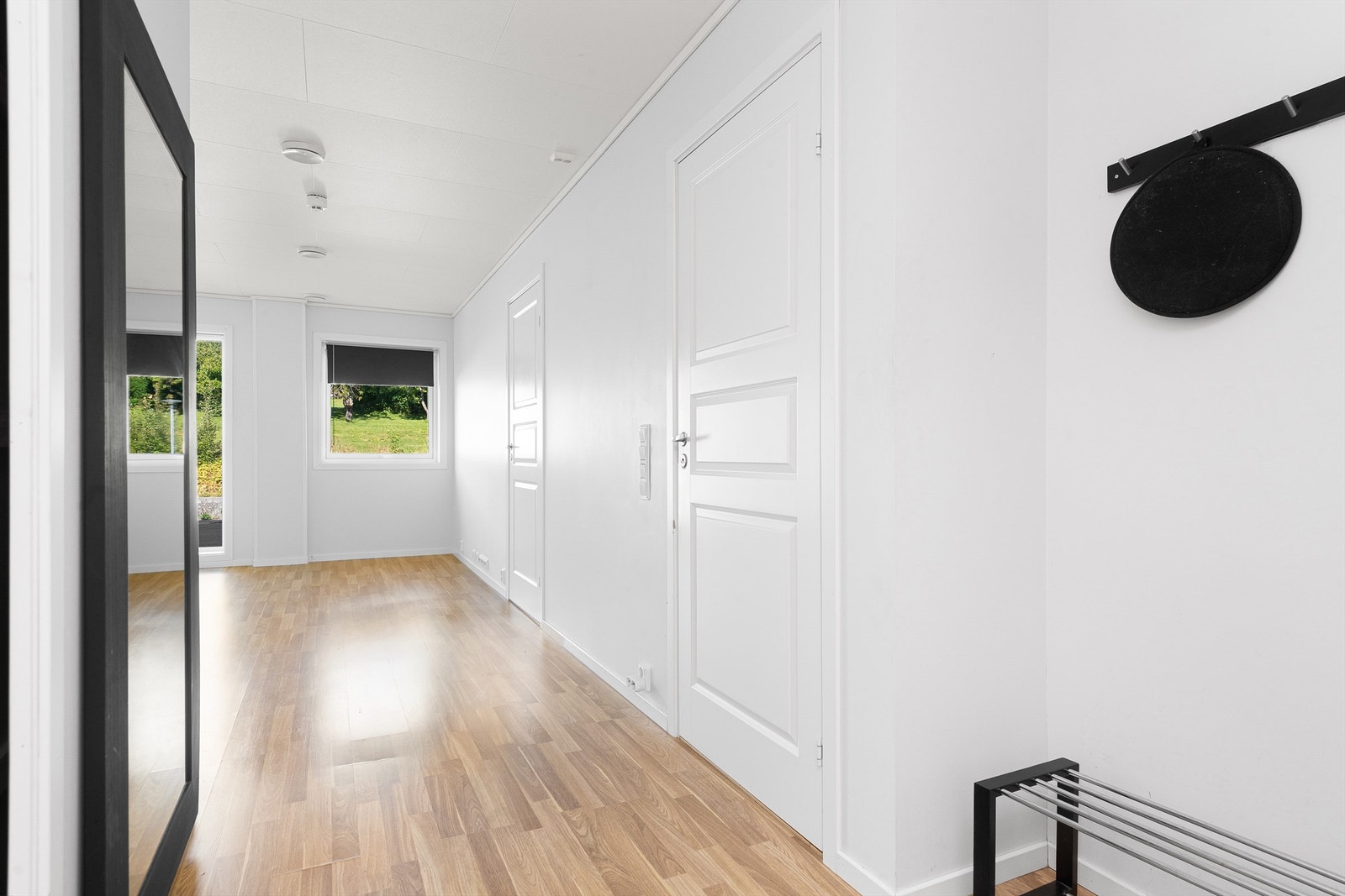Gang/entré er åpen mot stue/kjøkken Galleribilde