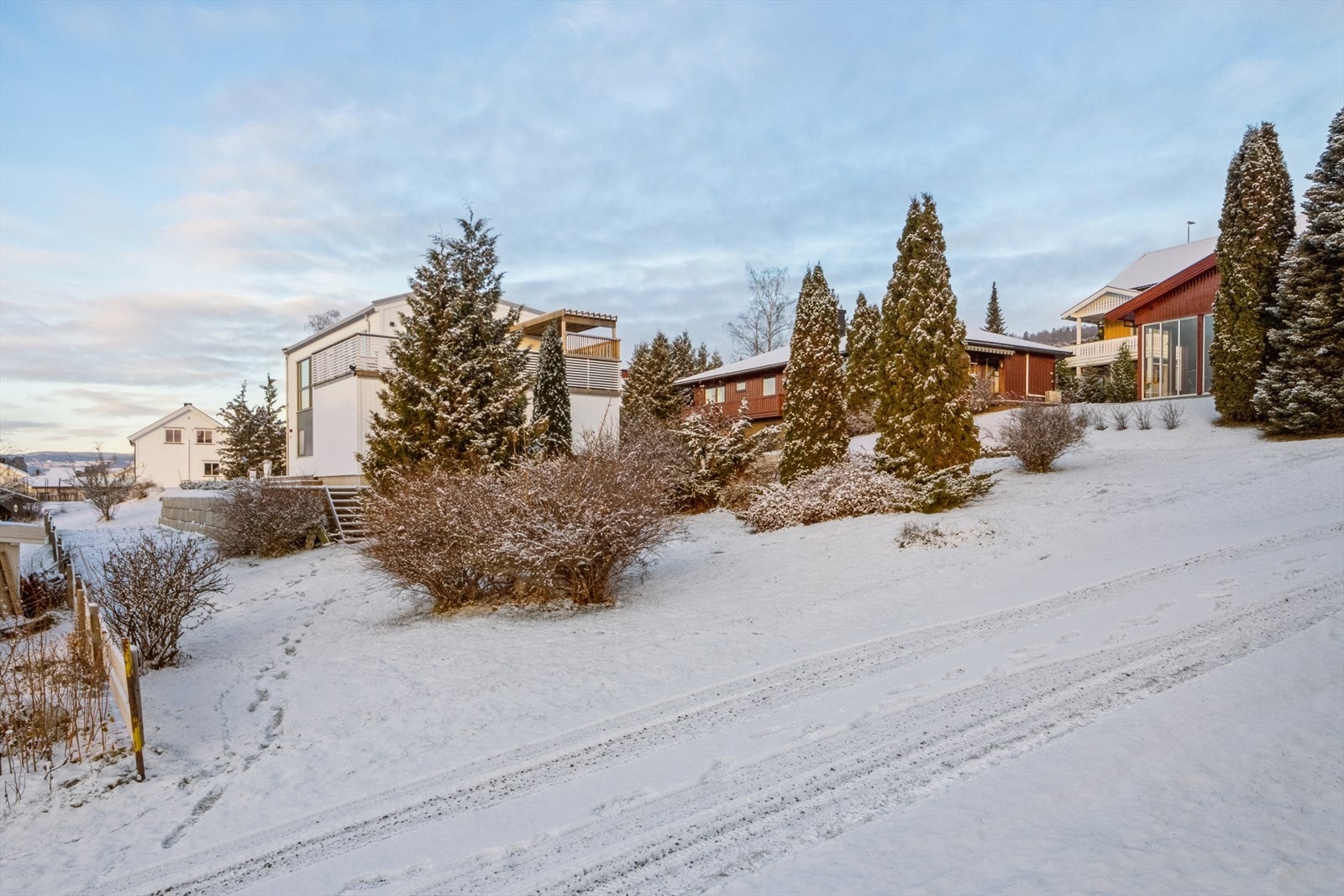 Sentral tomt i veletablert boligområde Galleribilde
