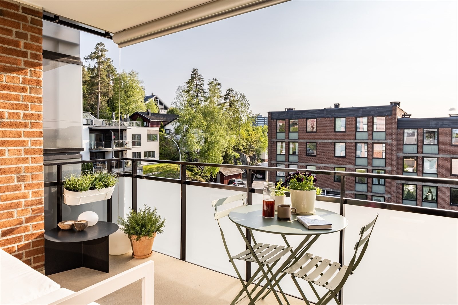 Solrik balkong på 7 kvm med fine utsiktsforhold Galleribilde