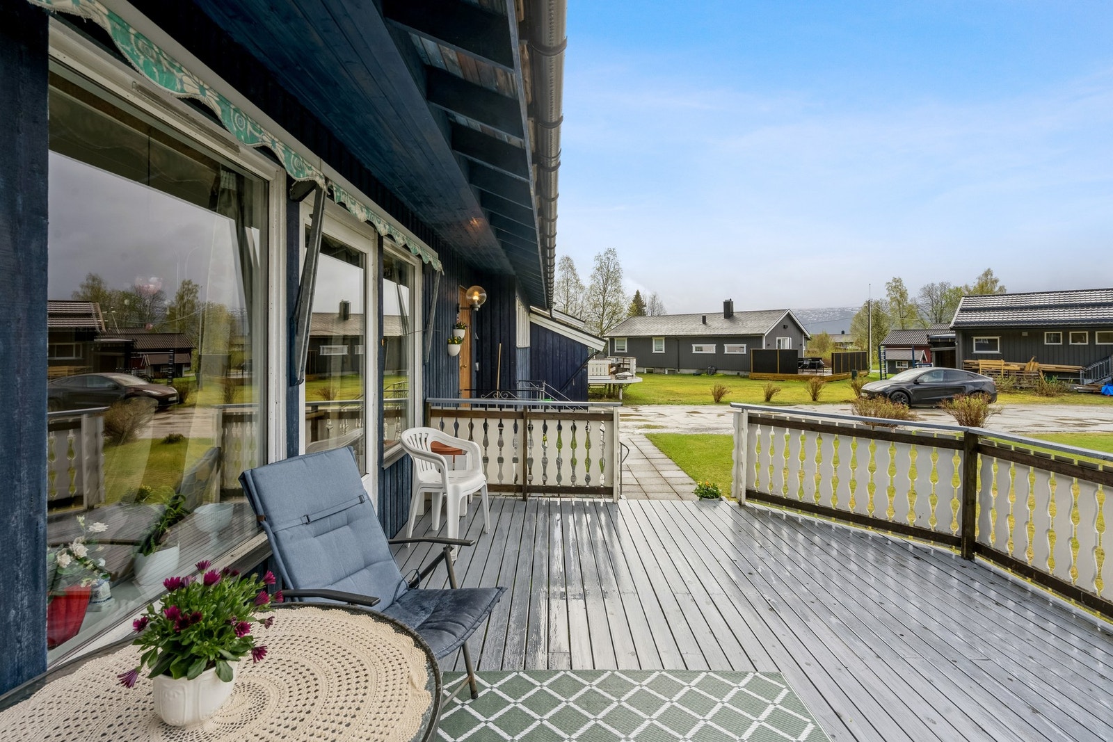 Koselig veranda med fin solgang Galleribilde