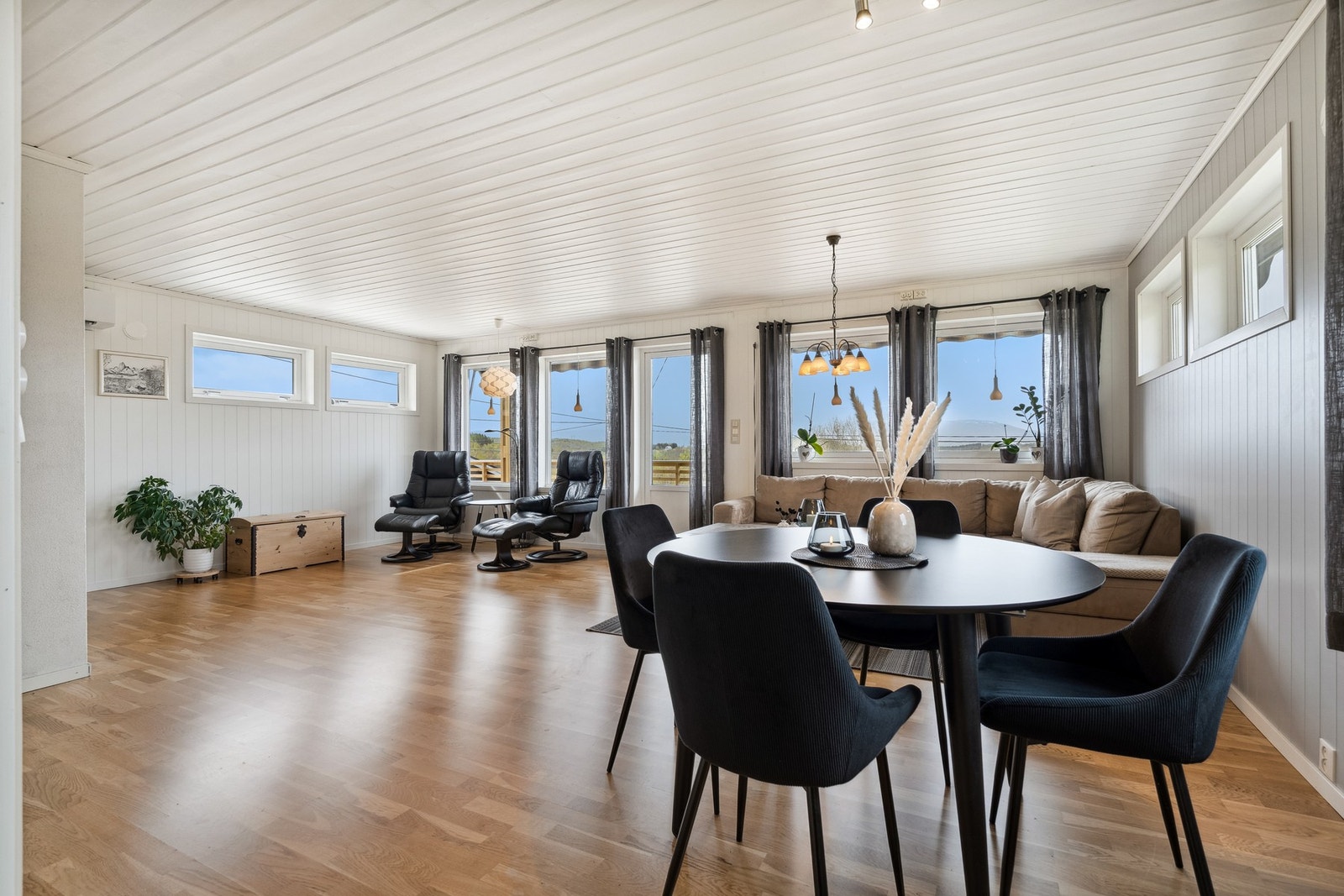 Romslig stue Galleribilde