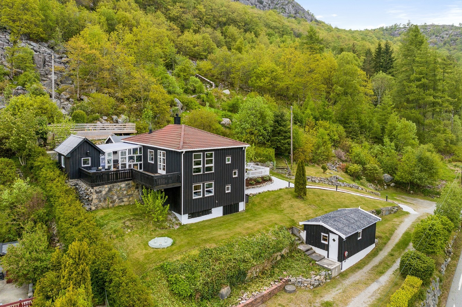 Eiendomsmegler Åse Gry H. Andreassen presenterer Fjogstadveien 64. Galleribilde