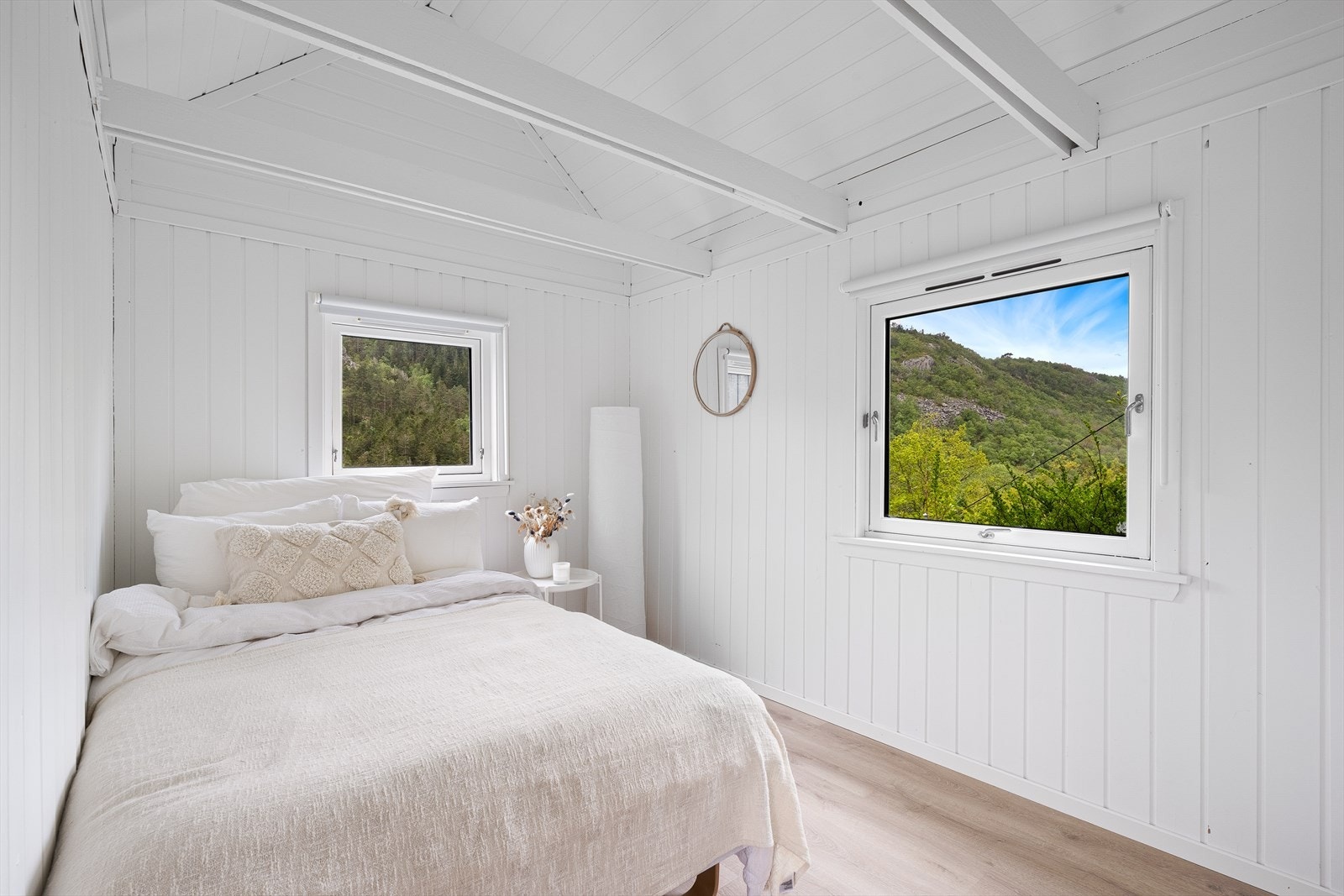 Nylig oppusset soverom i annekset. Galleribilde