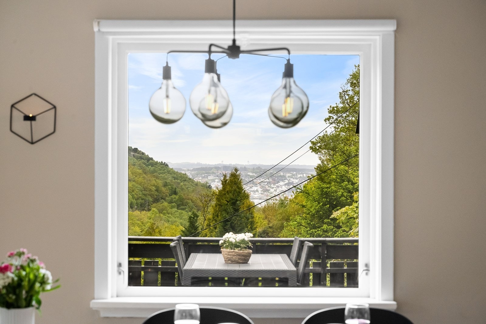 Fantastisk utsikt fra spiseplassen Galleribilde