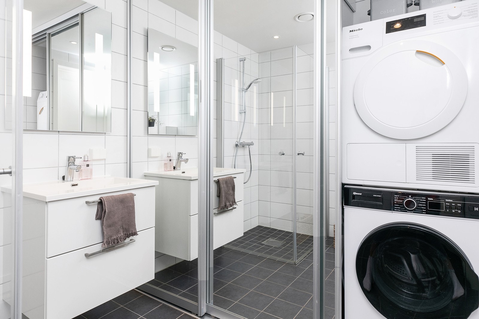Badet i 1. e tg. Galleribilde