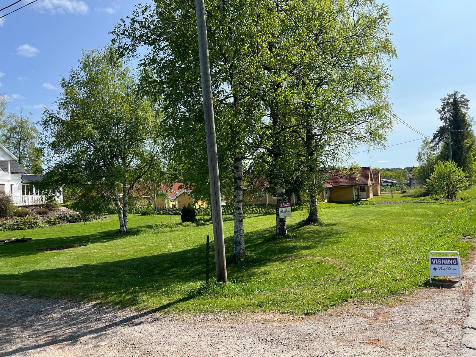 Sommerbilde - Solrik og fin tomt Galleribilde