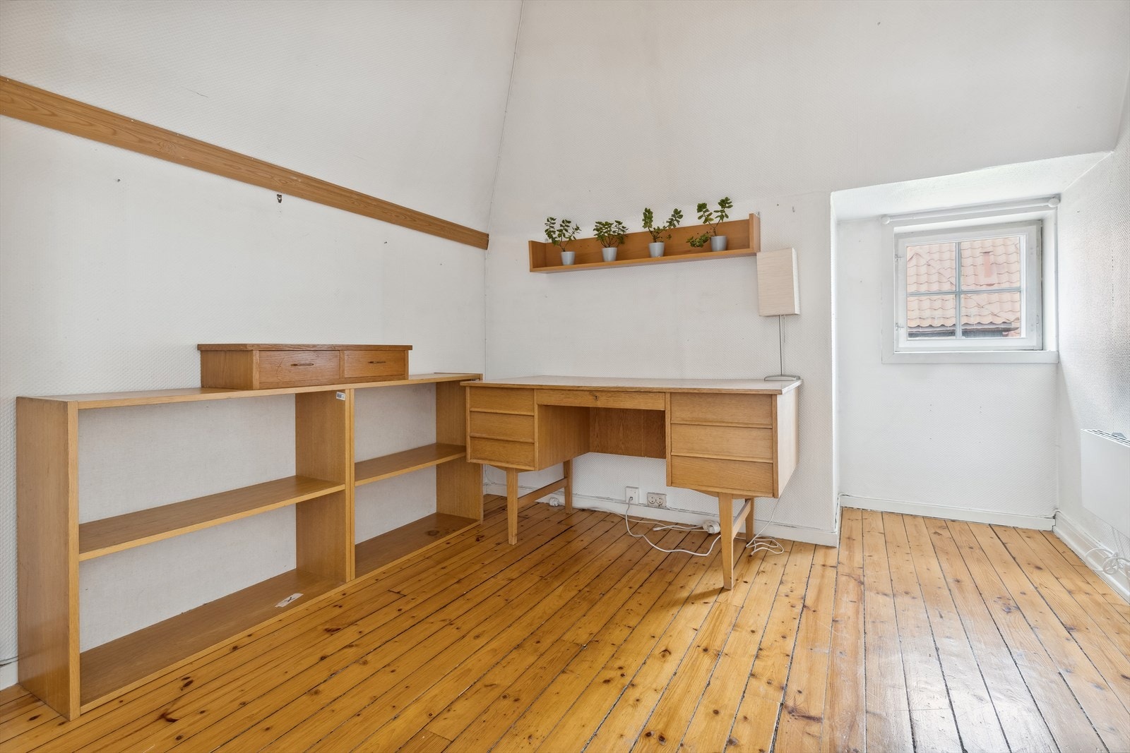 I tilknytning til soverom 2 er det idag innredet et kontor. Galleribilde