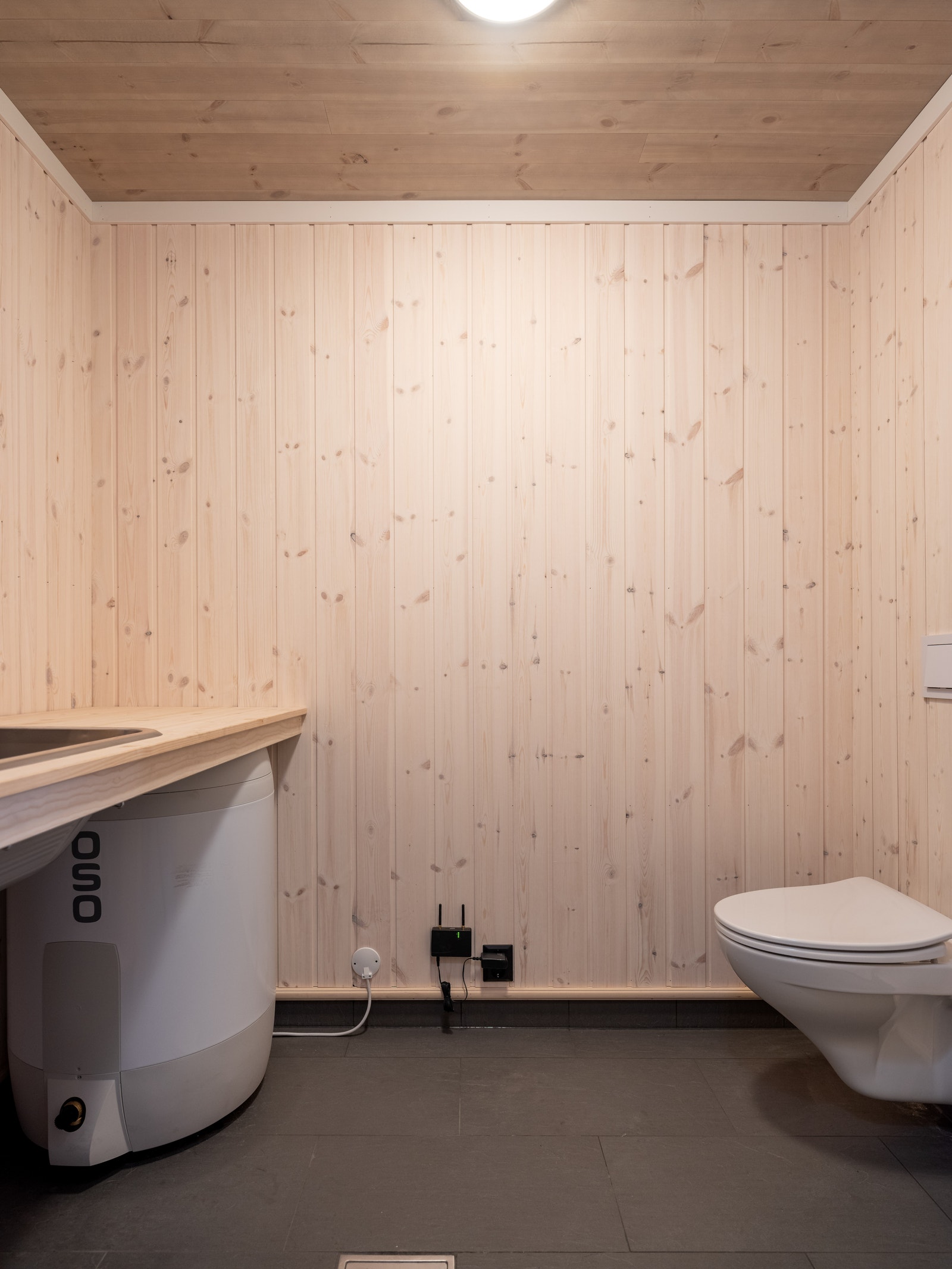 Praktisk vaskerom med opplegg for vask/tørk. Galleribilde