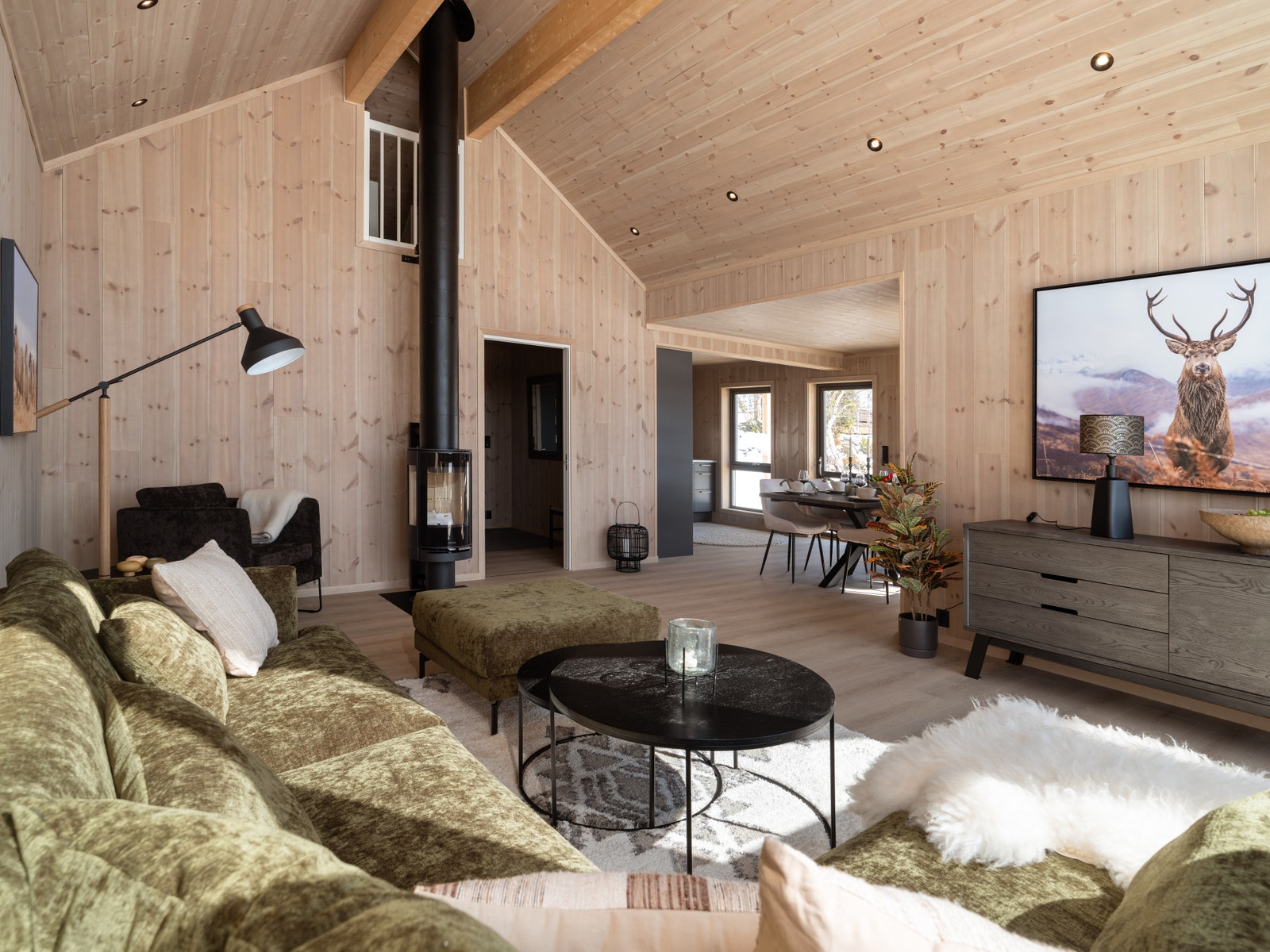 Meget god takhøyde på stuen. Galleribilde