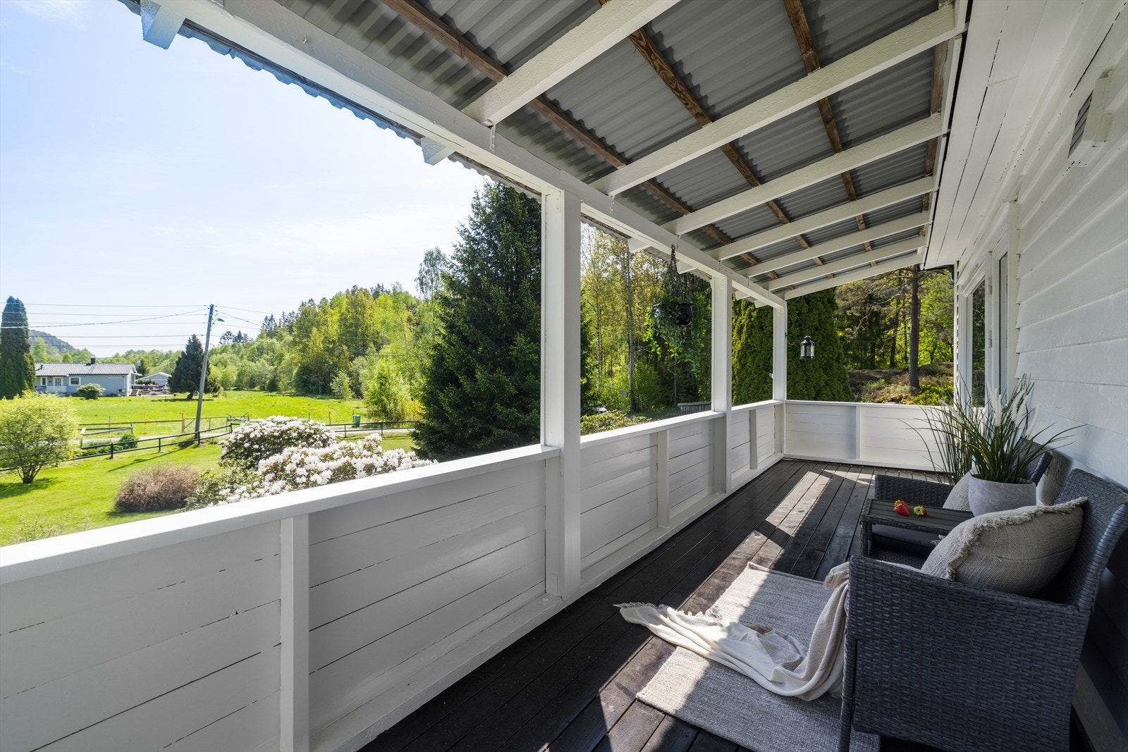 Det er god plass til utemøbler og grill. Galleribilde