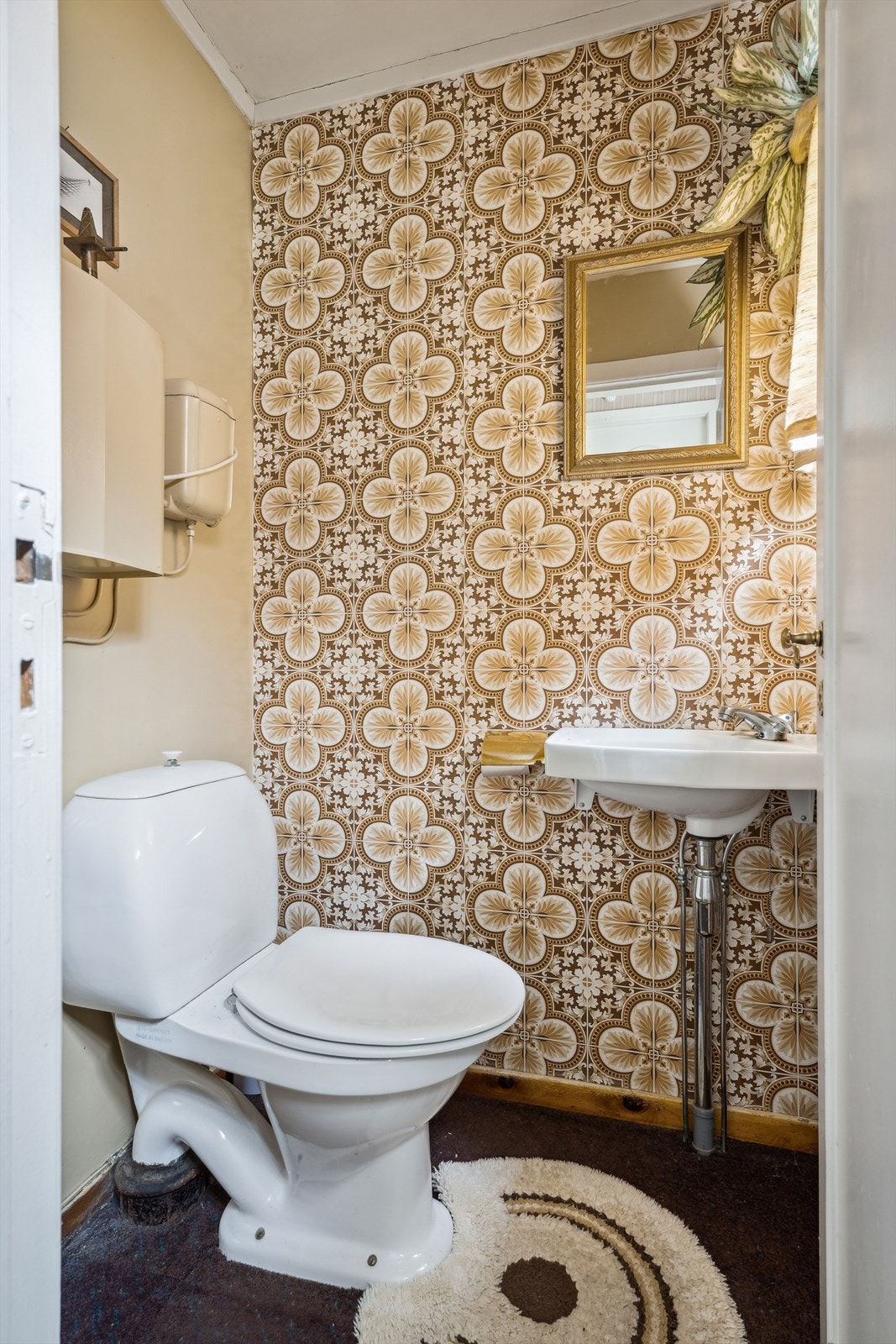 Separat wc-rom like ved entrè - praktisk og familievennleg når ein tilbring mykje tid ute! Galleribilde