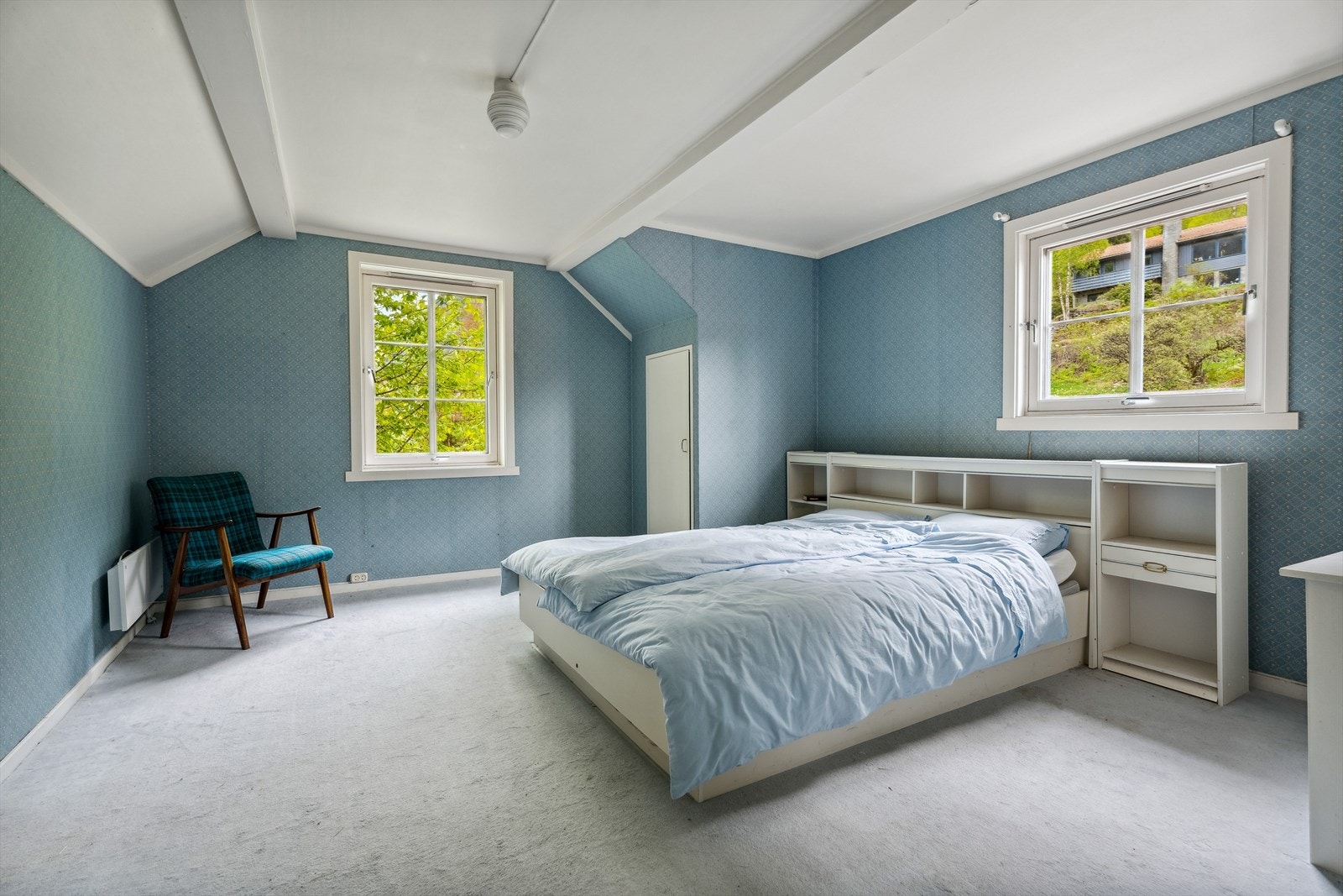 Hovudsoverommet her er av særs god størrelse, med god plass til dobbeltseng og øvrig møblement. Galleribilde