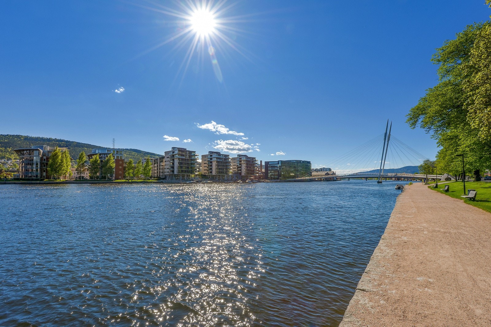 Legg gjerne turen via Ypsilon til Union Brygges urbane mangfold hvor det bys på restauranter, kafeer, rockescene og et spennende kulturliv. Galleribilde