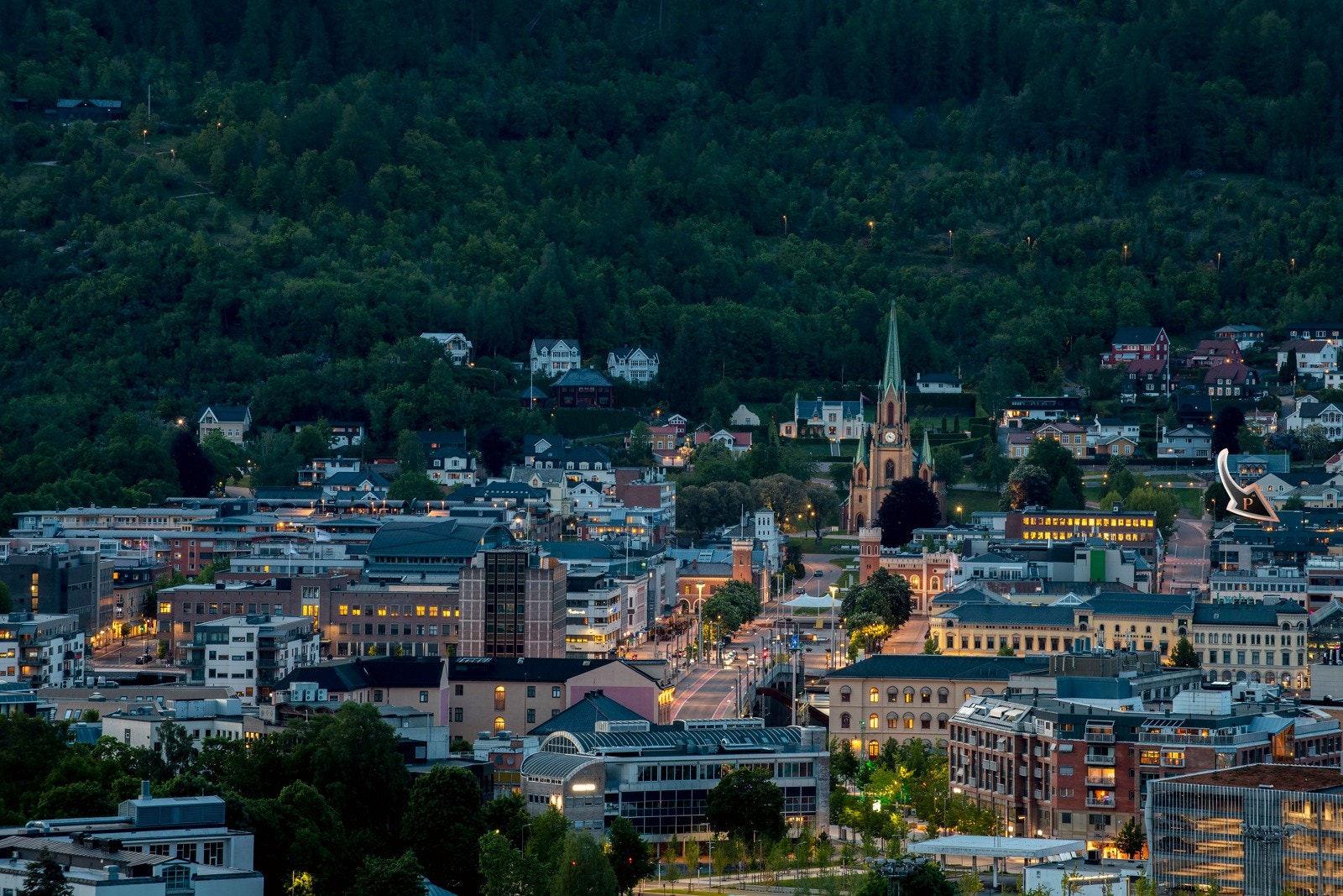 Drammen by er godt lyst opp om nettene. Galleribilde