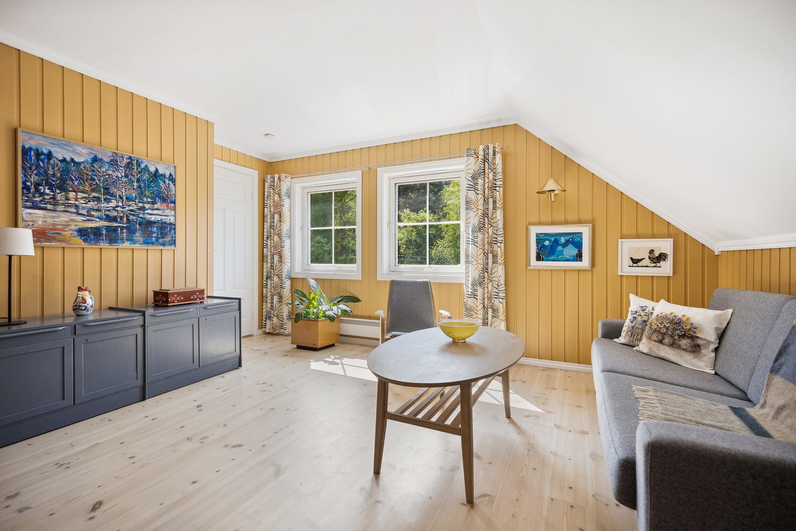Stue med vedovn i 2. etasje Galleribilde