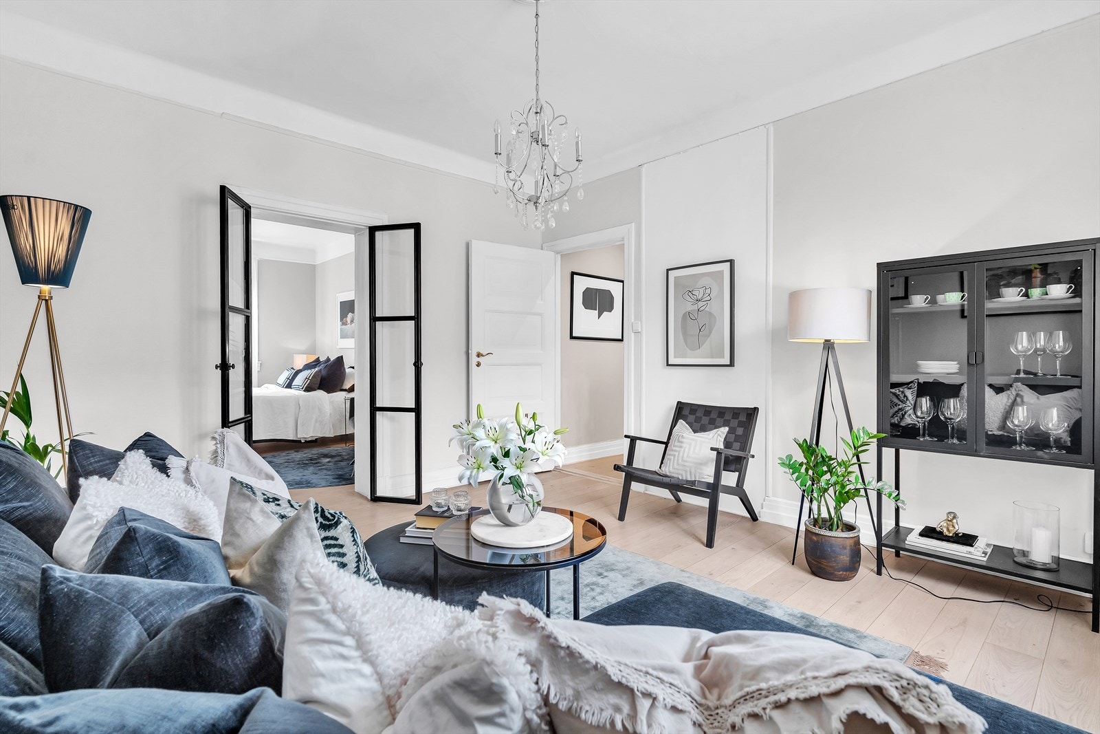 Stuen oppleves som lys og luftig. Galleribilde