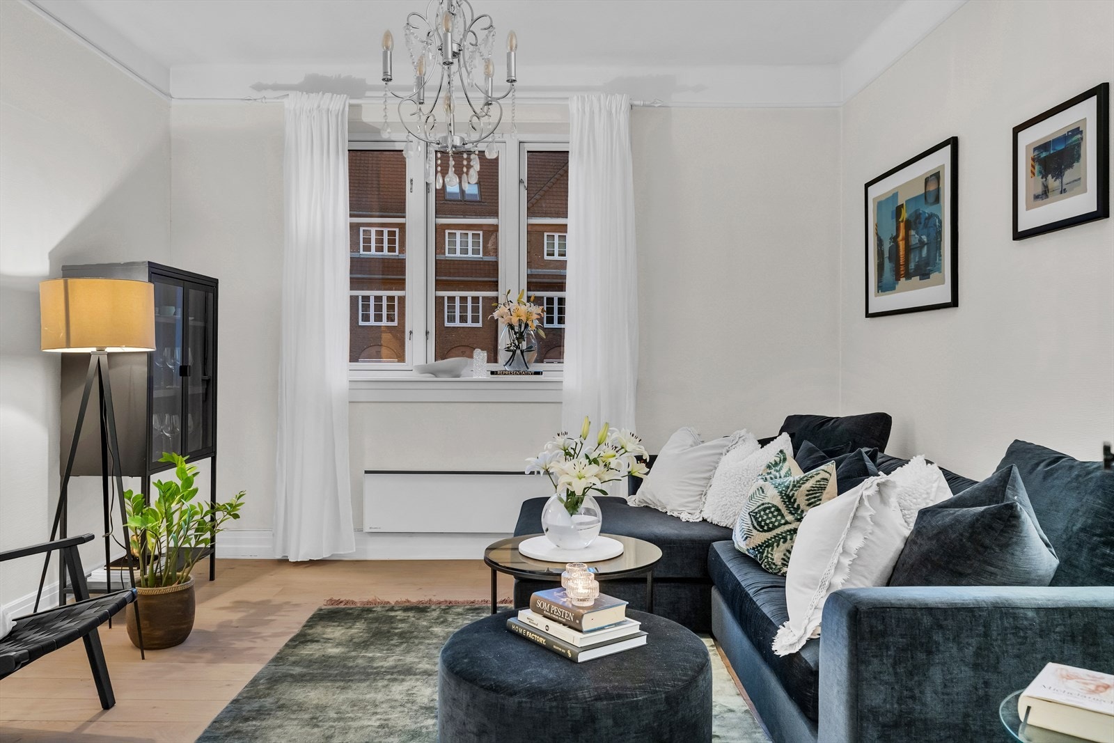 Lettmøblert stueløsning. Galleribilde