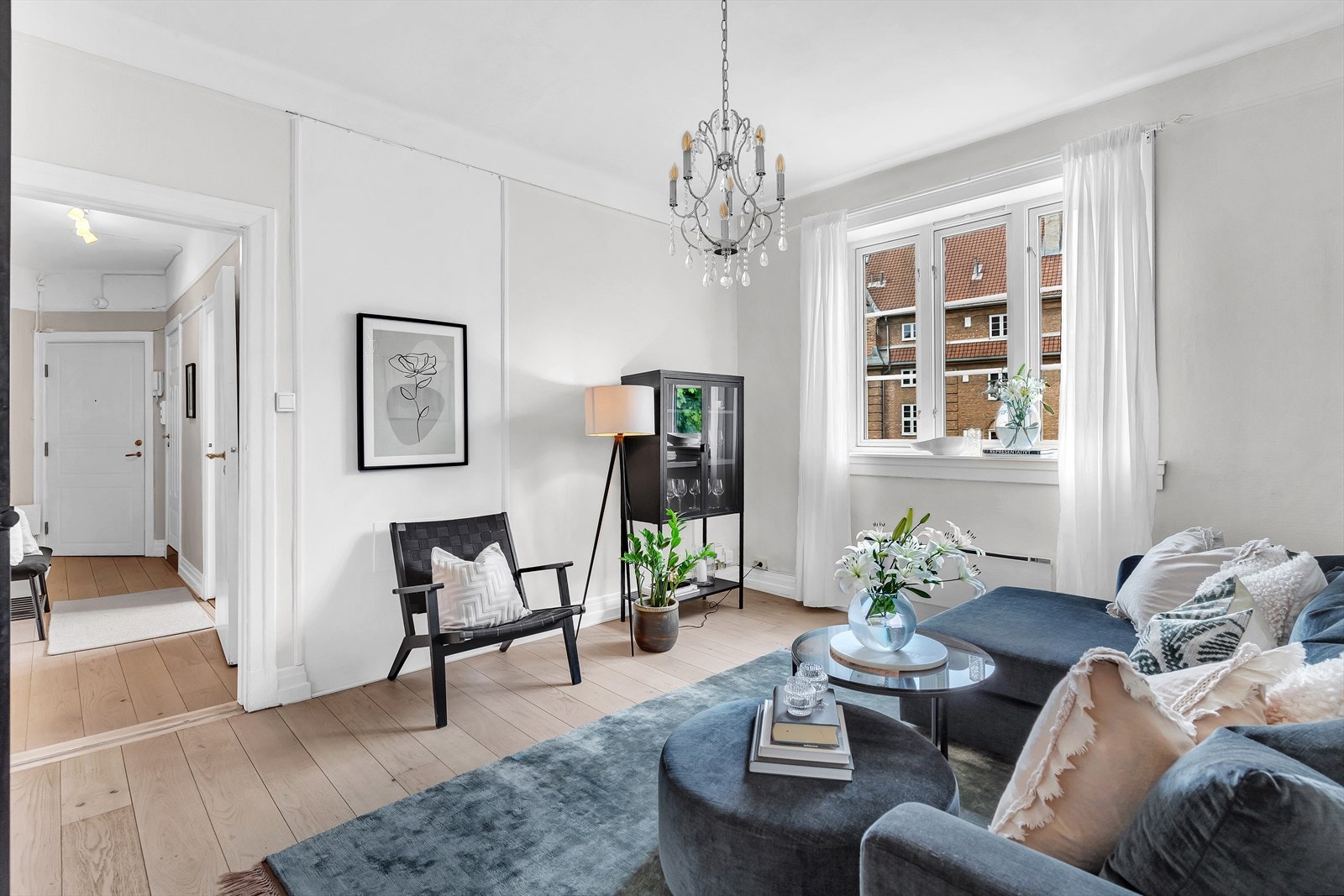 Planløsningen er god, og byr på en lettmøblert stue. Galleribilde