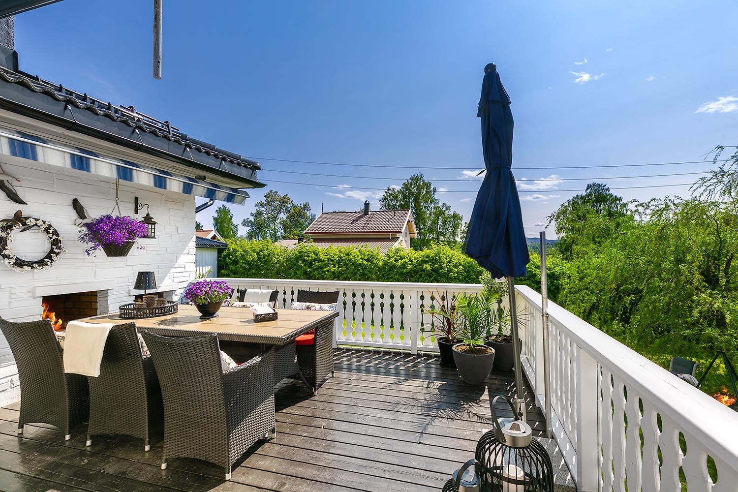 Stor solrik terrasse Galleribilde
