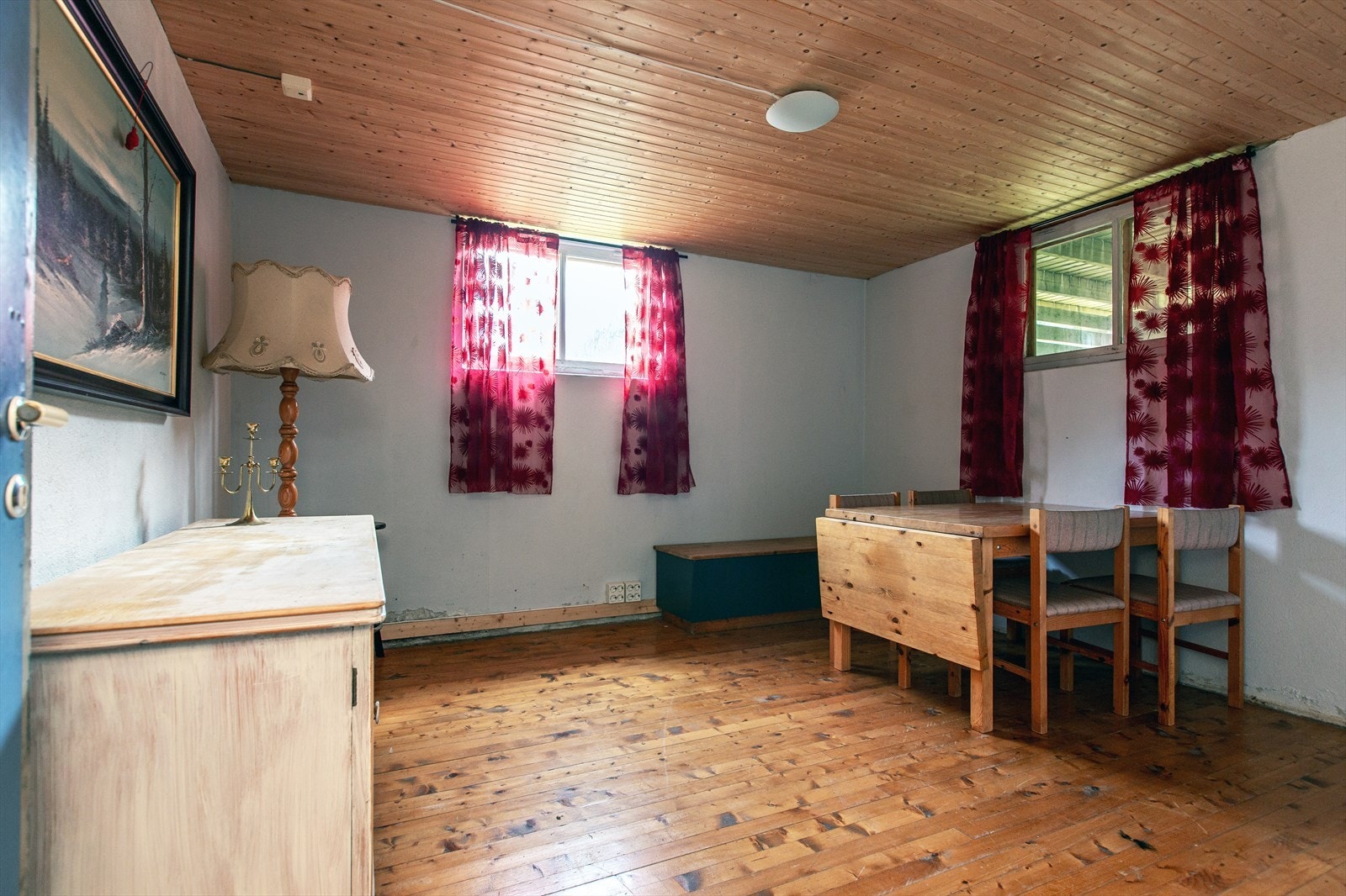 Oppholdsrom i kjelleretg. Galleribilde