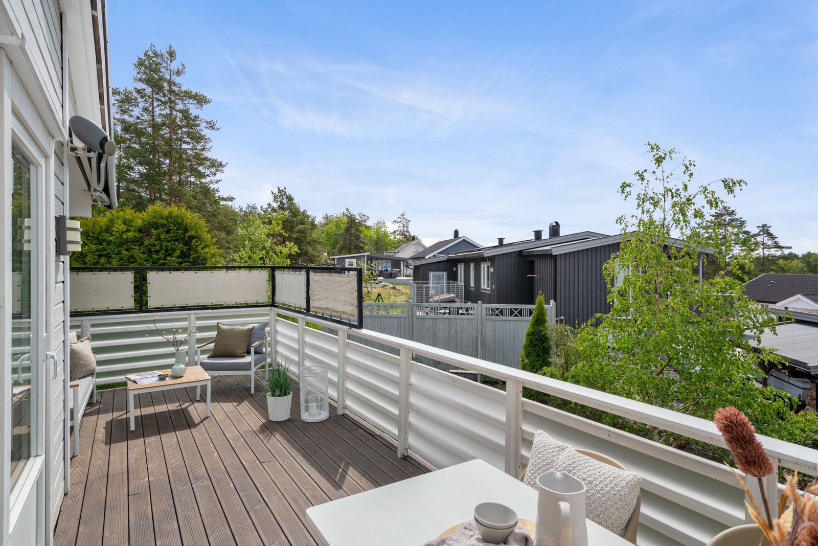 Det er god plass til flere sittegrupper. Galleribilde