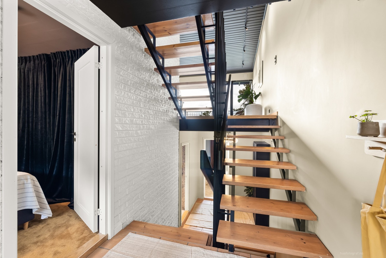 Trappegang mellom 1- og 2. etasje. Galleribilde