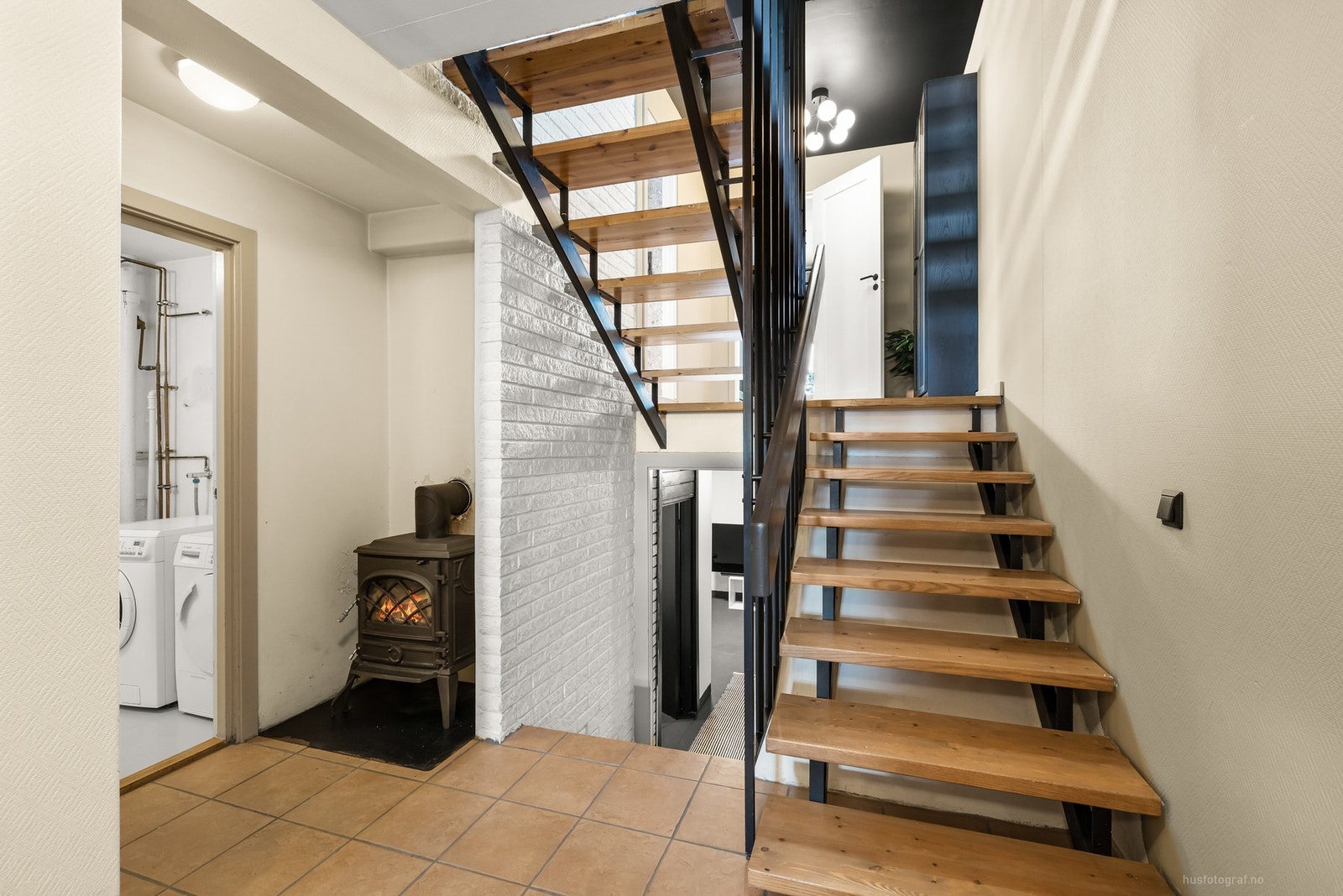 Trappegang til underetasje. Galleribilde