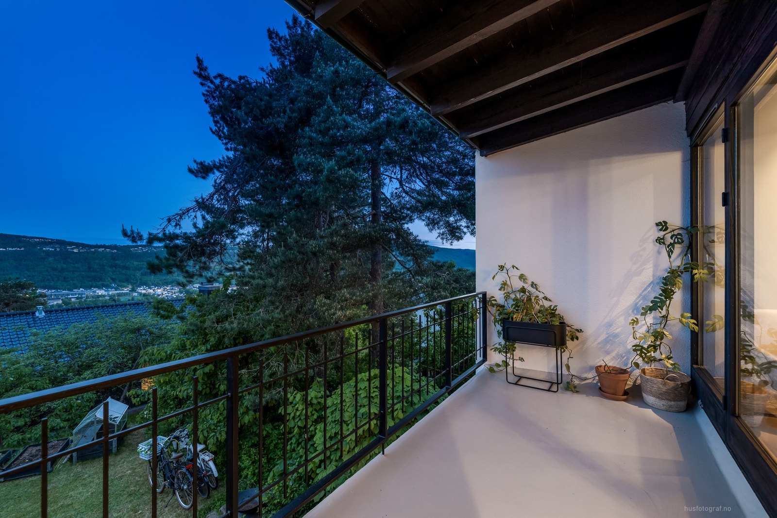 Balkongen har god plass til sittegruppe eller kafésett. Galleribilde