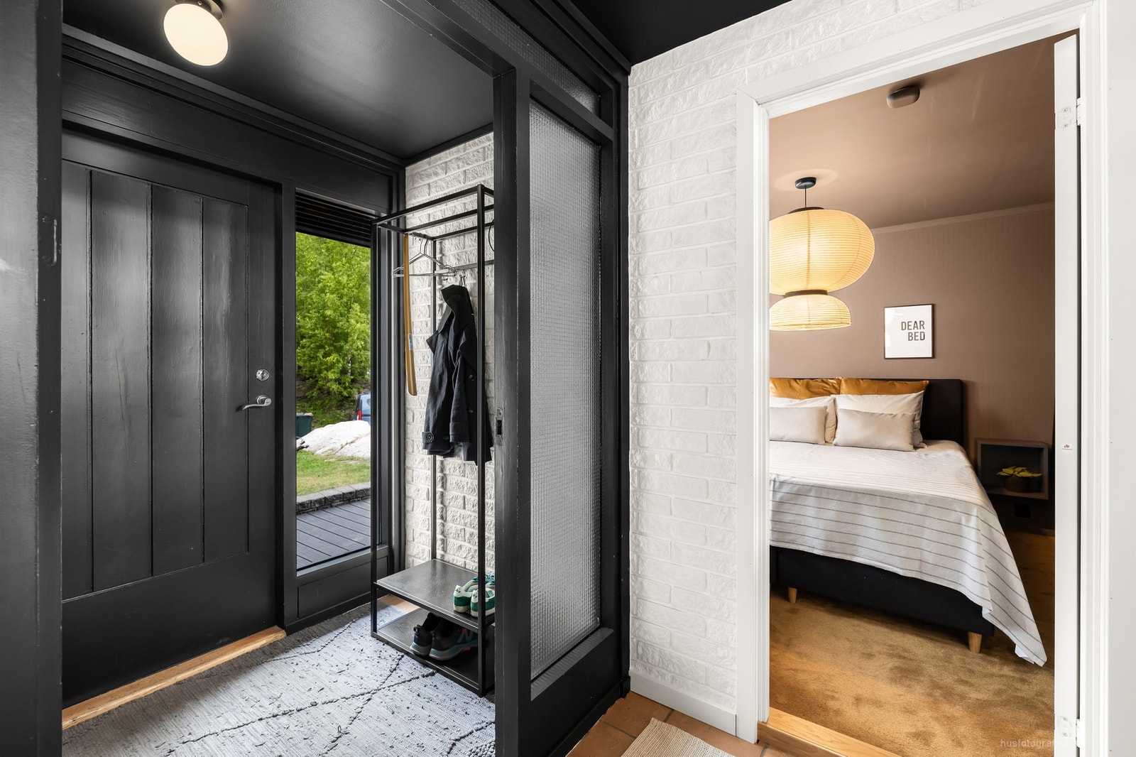 Gode oppbevaringsmuligheter i entré. Galleribilde