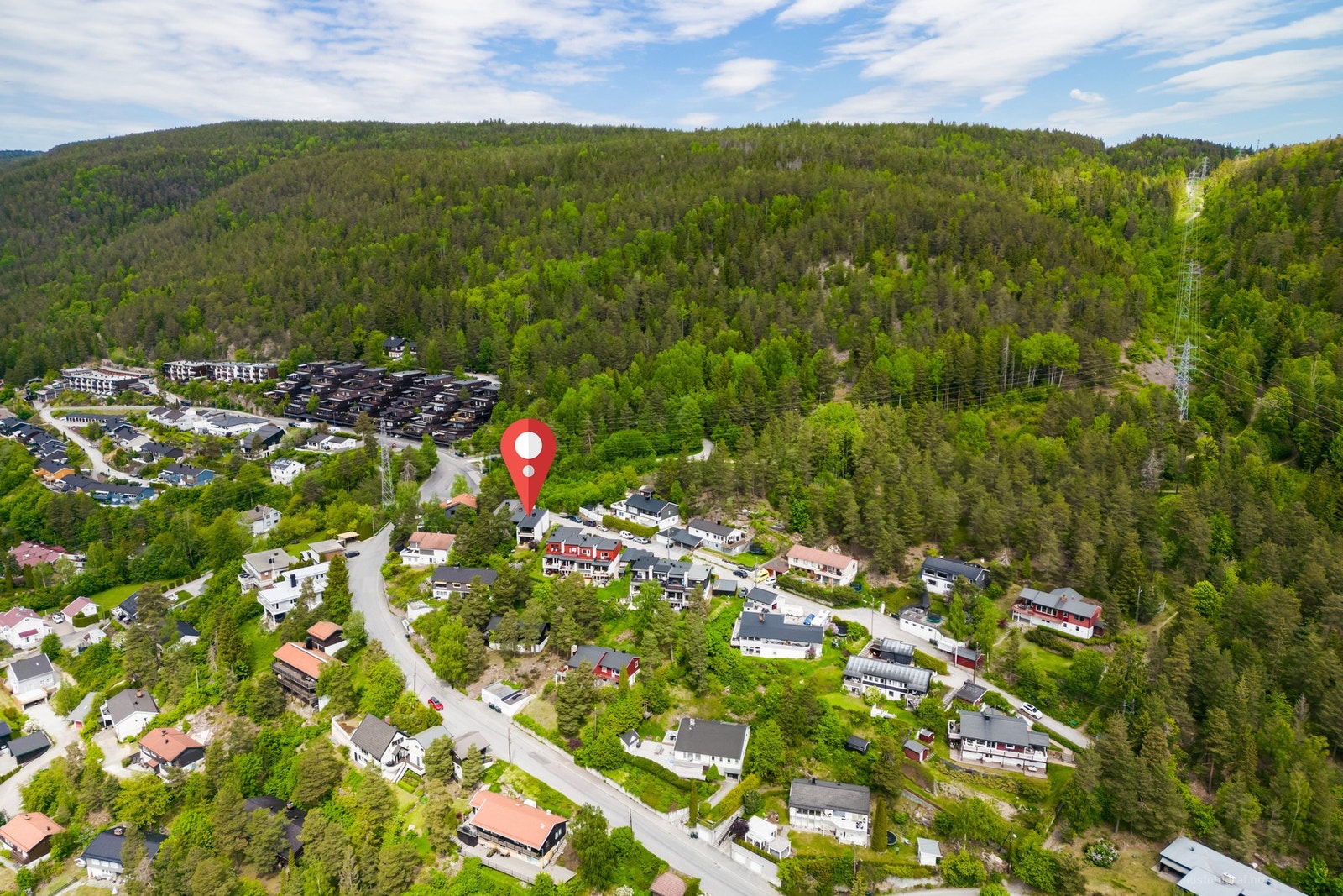 Er ligger du med marka lett tilgjengelig, rett bak boligen. Galleribilde